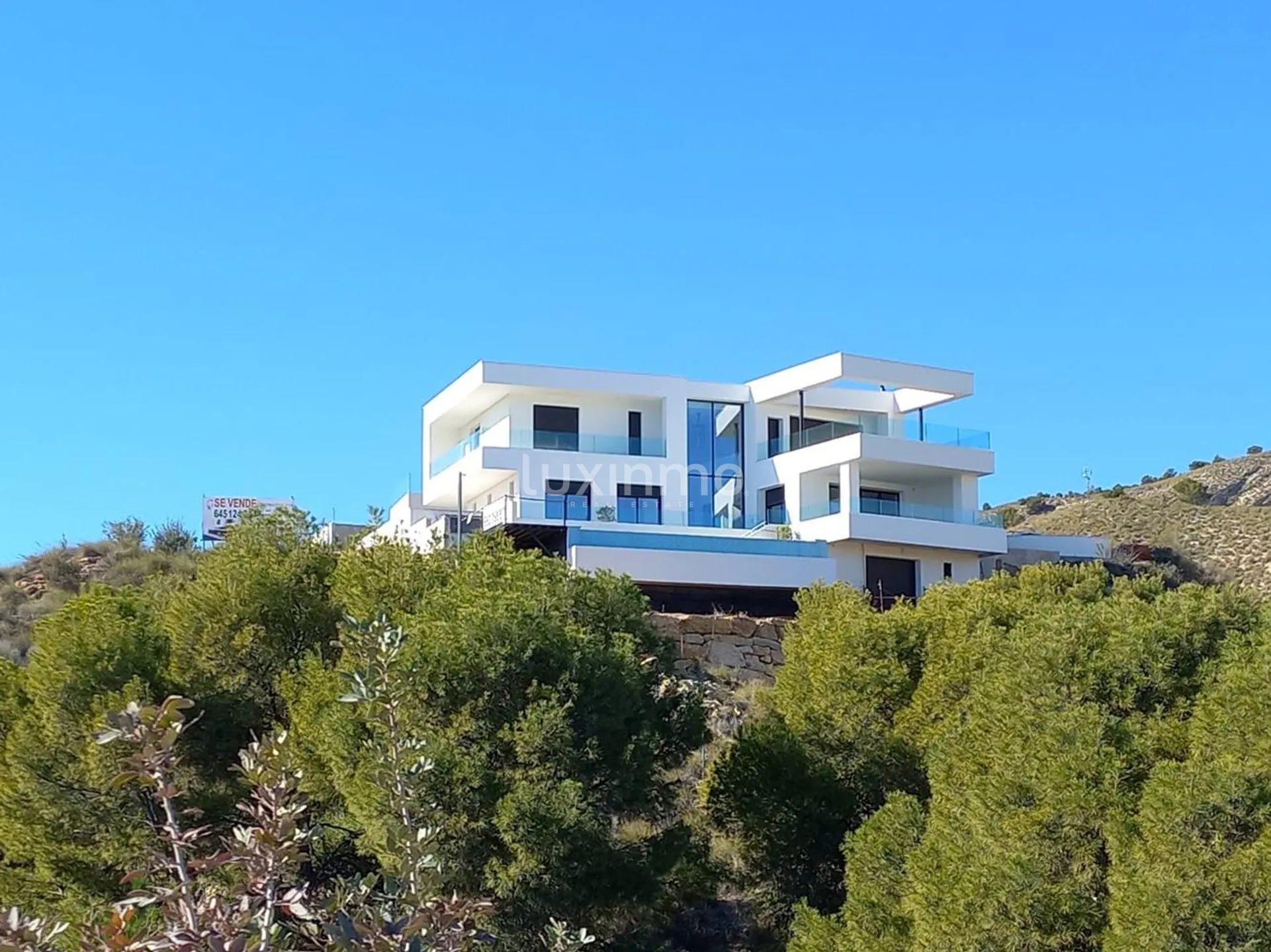 Grande villa moderne très bien placée avec vue panoramique sur la mer à vendre à Finestrat — photo 28