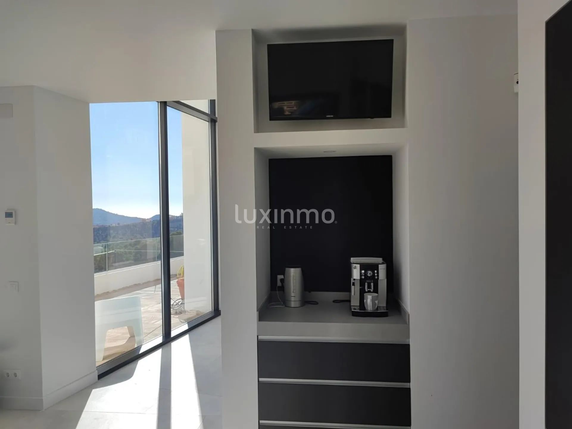 Grande villa moderne très bien placée avec vue panoramique sur la mer à vendre à Finestrat — photo 18