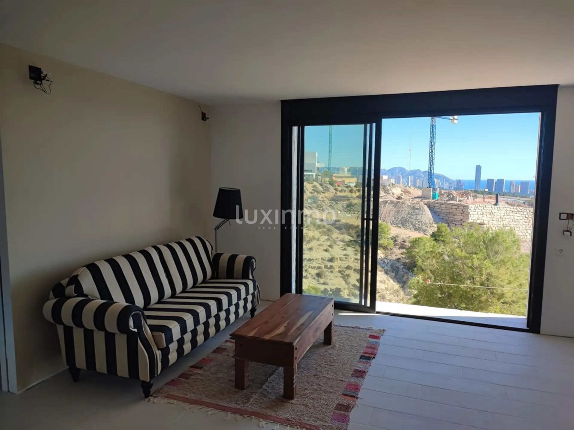 Grande villa moderne très bien placée avec vue panoramique sur la mer à vendre à Finestrat — photo 16