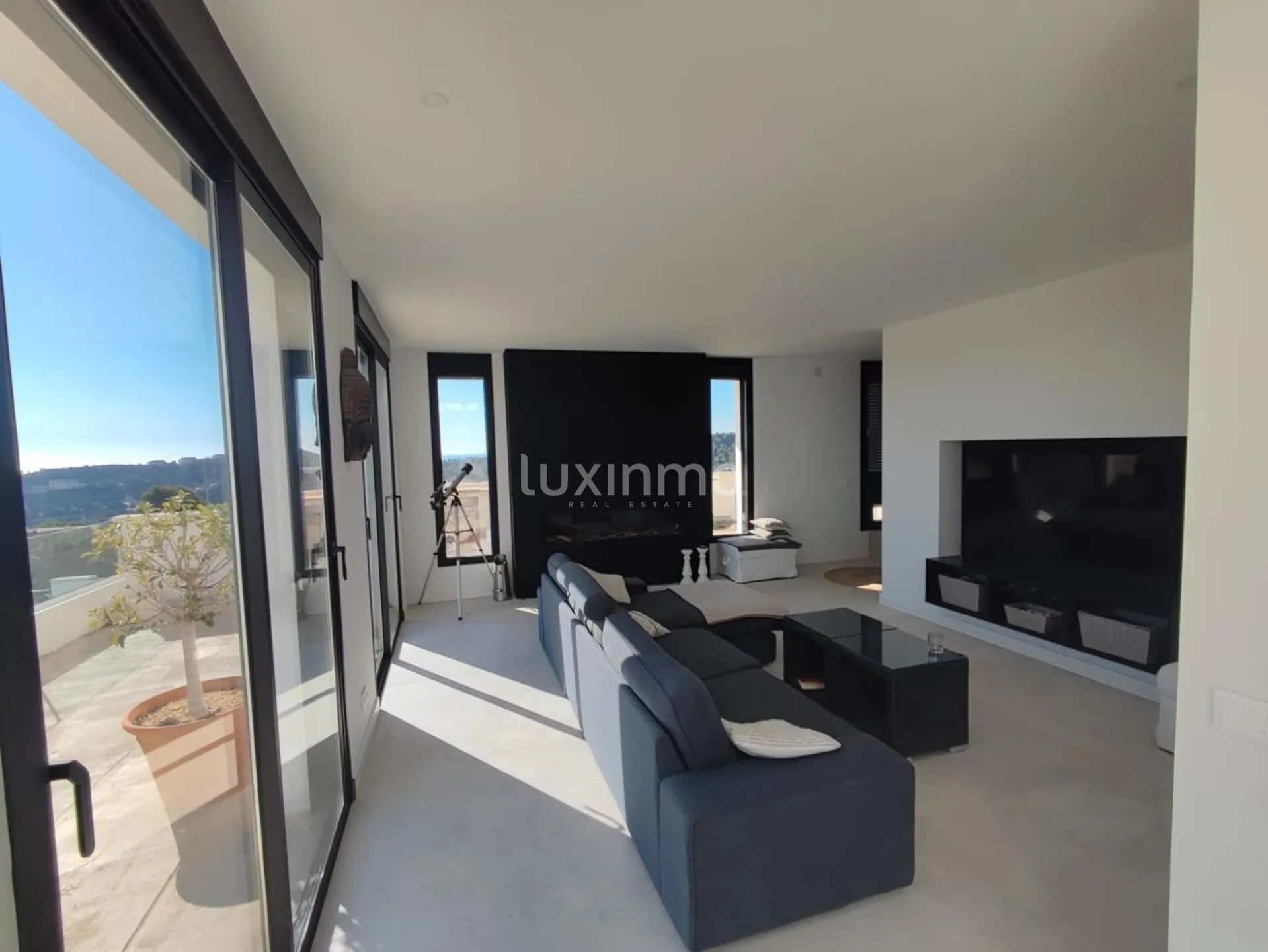 Grande villa moderne très bien placée avec vue panoramique sur la mer à vendre à Finestrat — photo 25