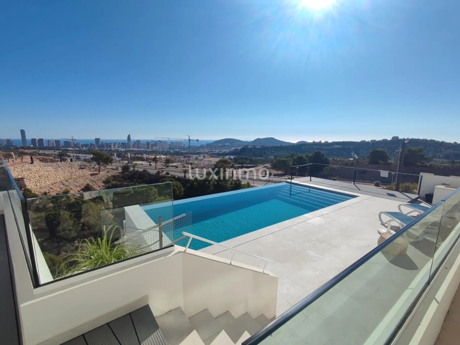 Large very well positioned modern villa with panoramic sea views for sale in Finestrat — photo 7