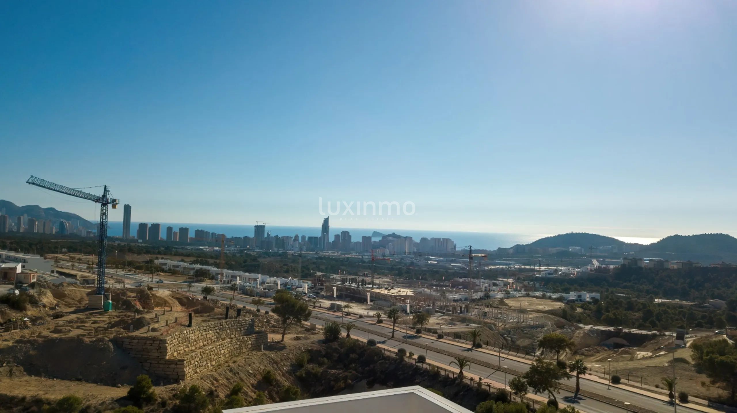 Grande villa moderne très bien placée avec vue panoramique sur la mer à vendre à Finestrat — photo 27