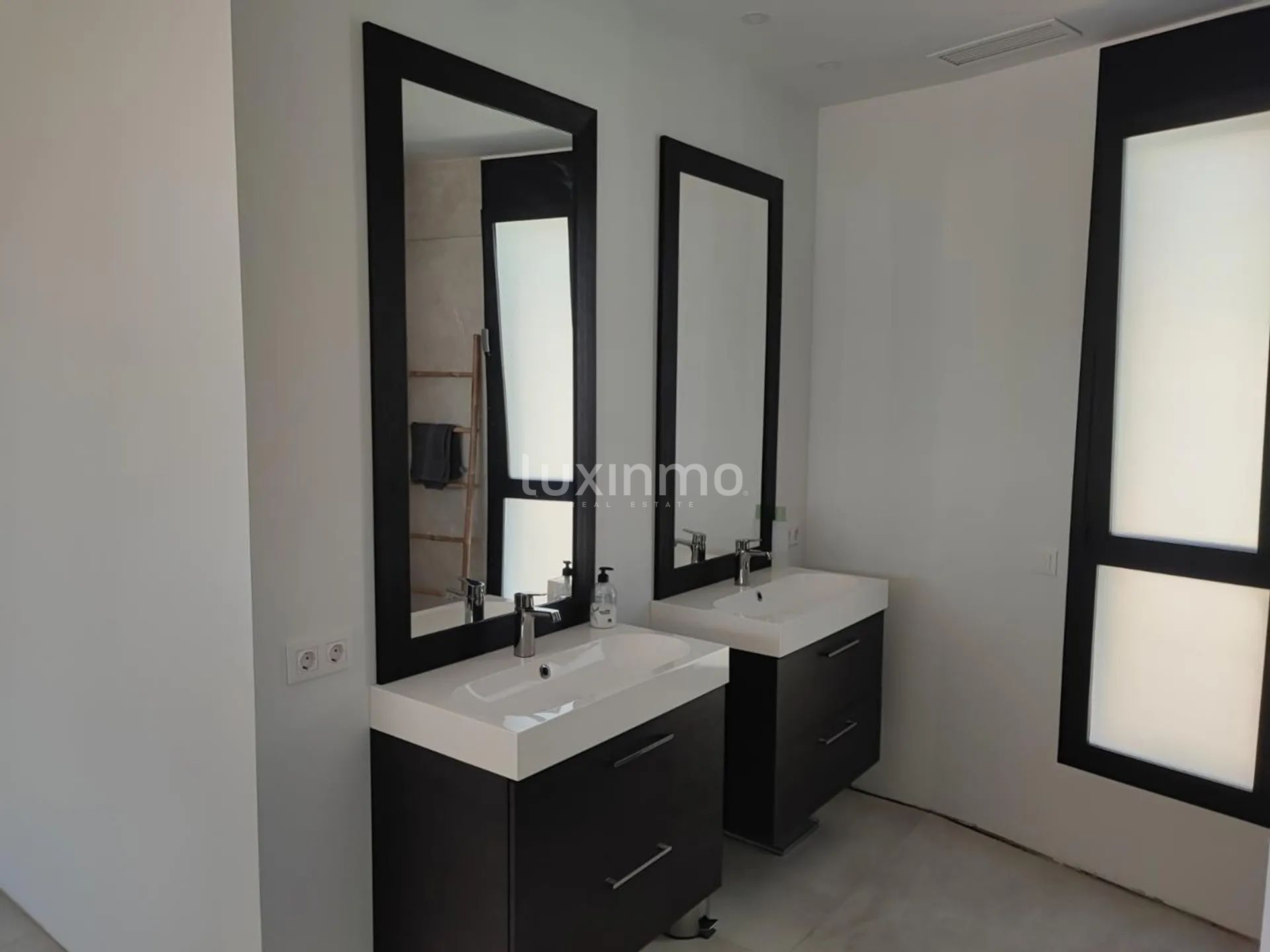 Grande villa moderne très bien placée avec vue panoramique sur la mer à vendre à Finestrat — photo 12