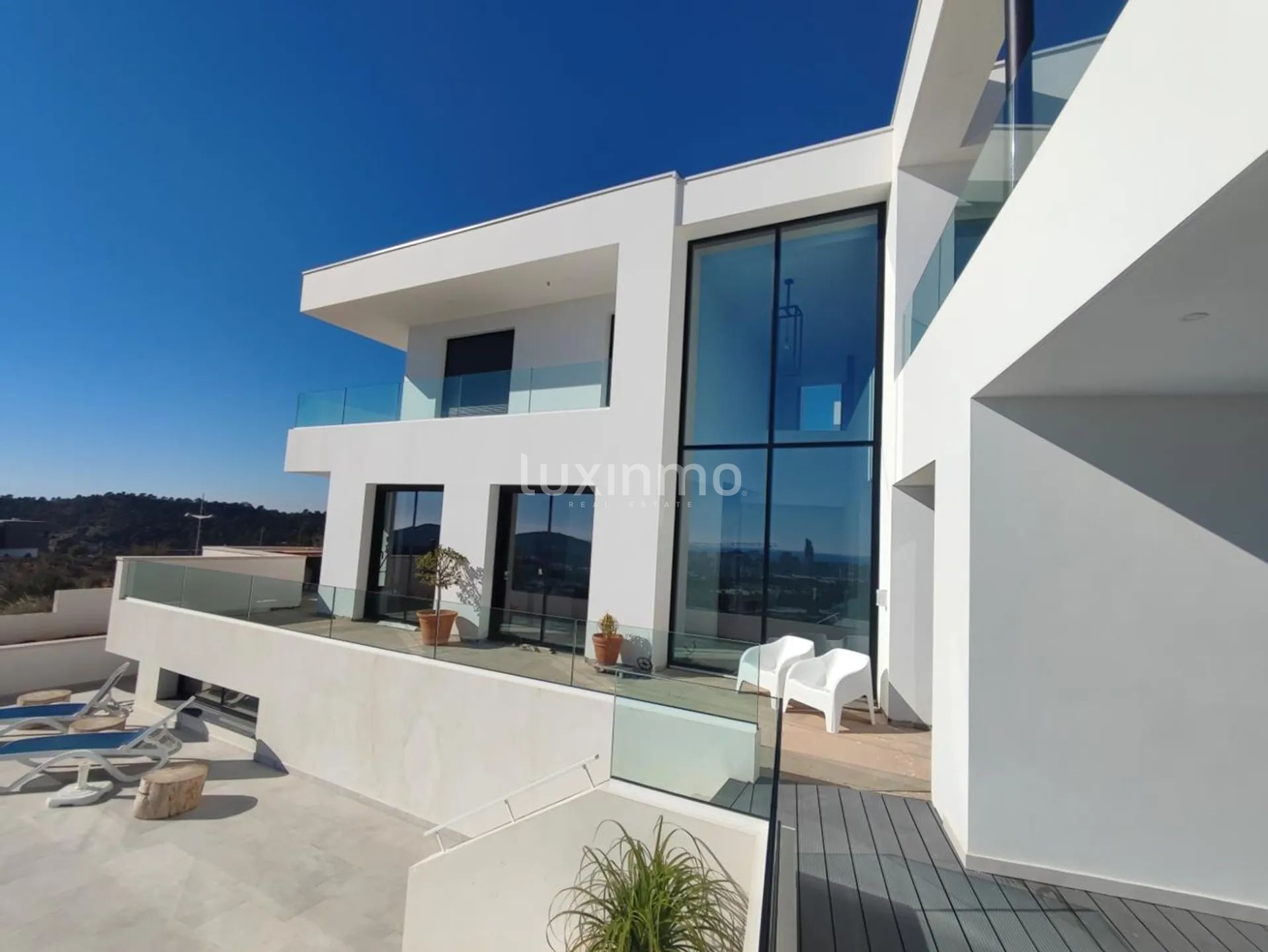 Large very well positioned modern villa with panoramic sea views for sale in Finestrat — photo 2