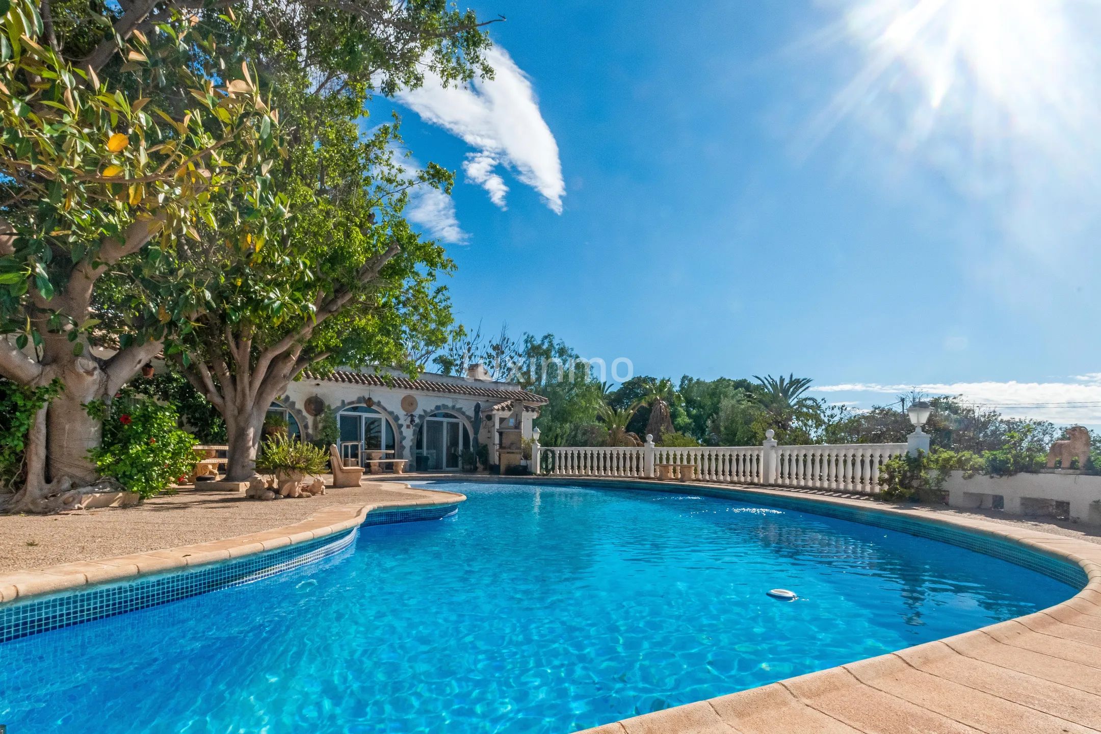 Beautiful rustic villa with swimming pool for sale in Altea