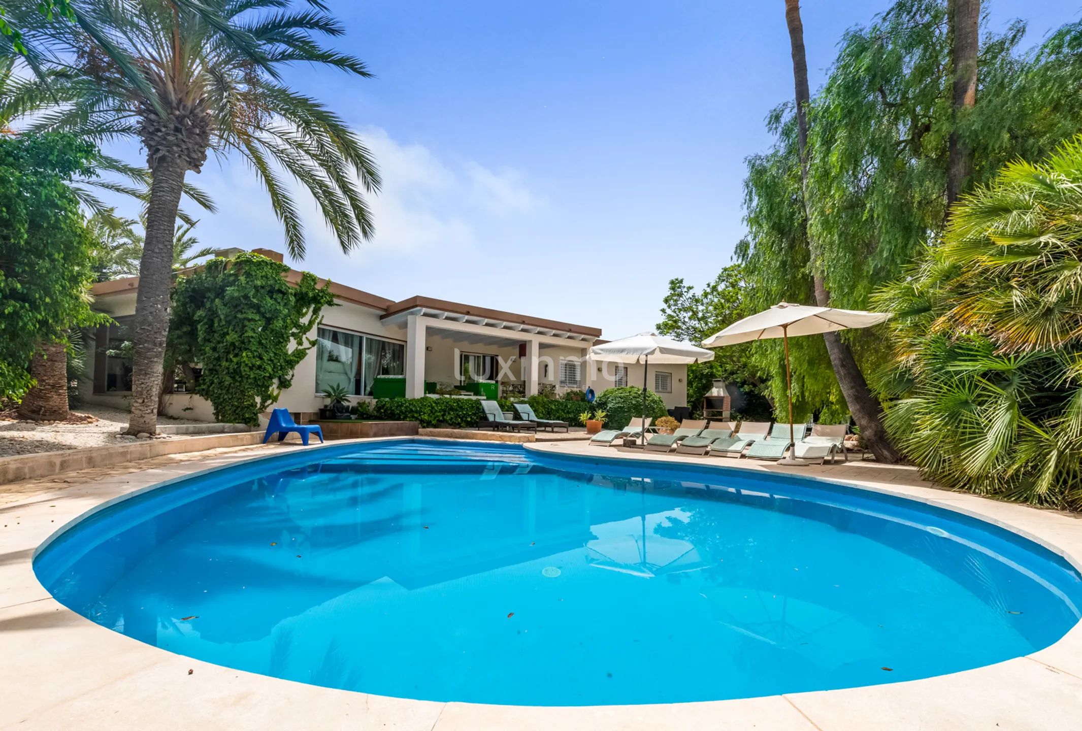 Preciosa villa con piscina y vistas panorámicas en venta en Albir — photo 3