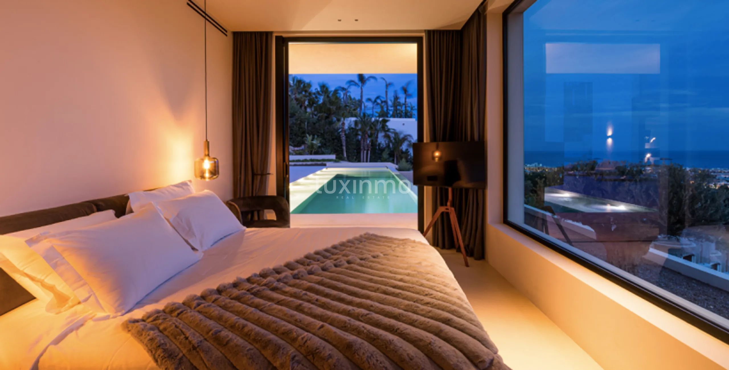 A vendre villa de luxe, neuve et moderne, avec vue panoramique sur la mer, au sommet de la ville d'Ibiza — photo 9