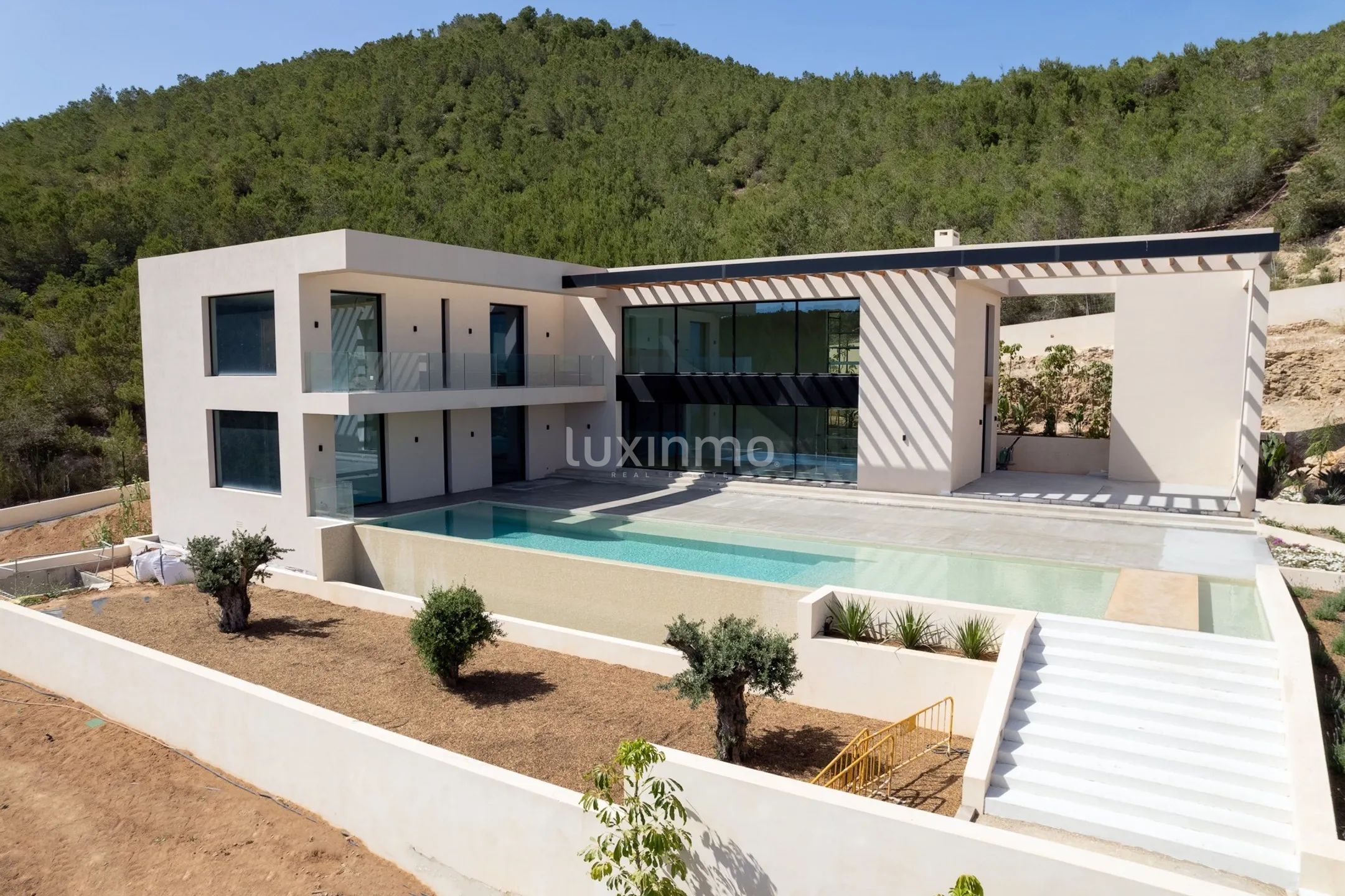 A vendre villa de luxe, neuve et moderne, avec vue panoramique sur la mer, au sommet de la ville d'Ibiza — photo 15