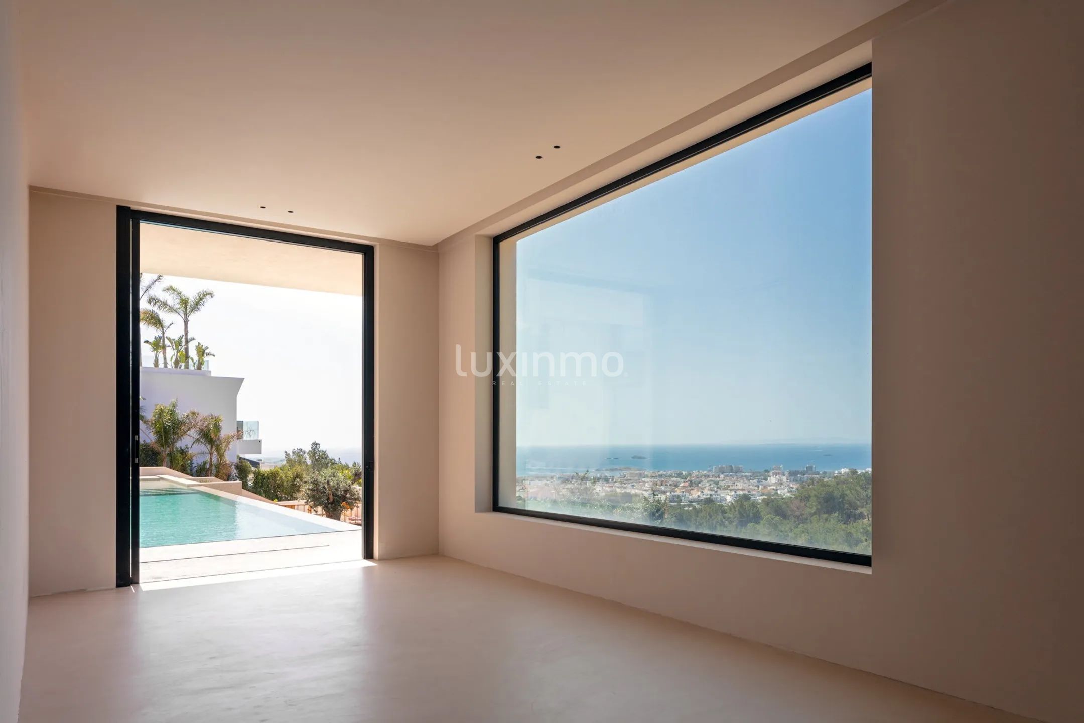 A vendre villa de luxe, neuve et moderne, avec vue panoramique sur la mer, au sommet de la ville d'Ibiza — photo 20