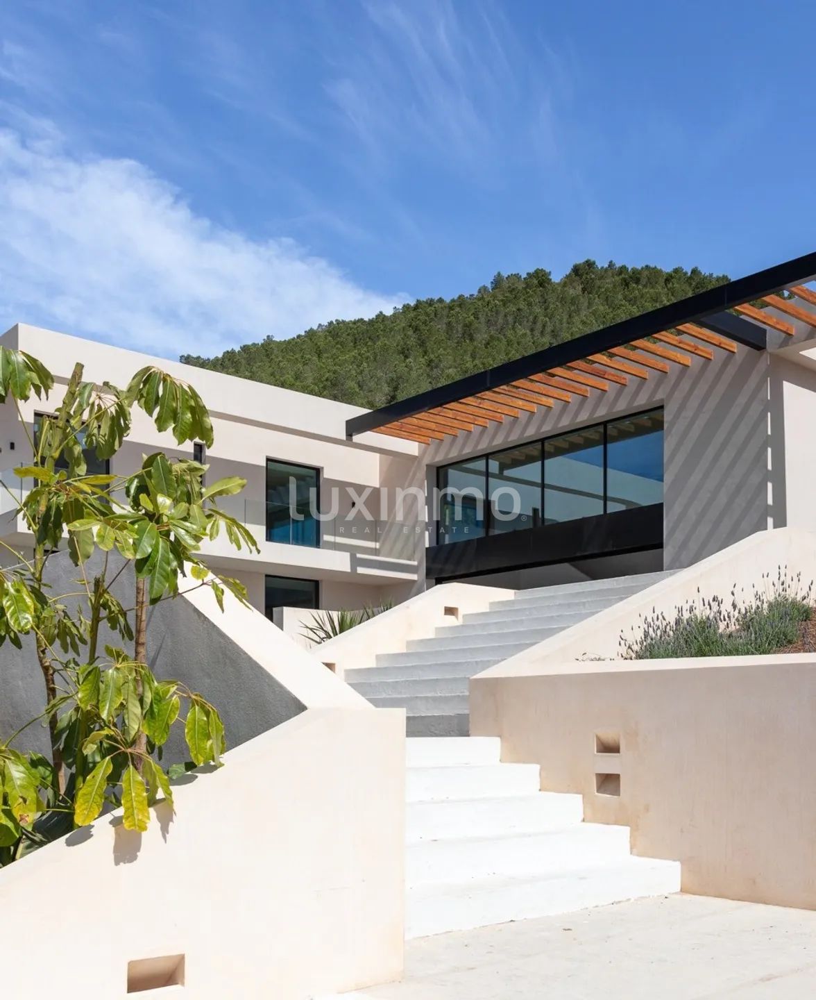 A vendre villa de luxe, neuve et moderne, avec vue panoramique sur la mer, au sommet de la ville d'Ibiza — photo 17