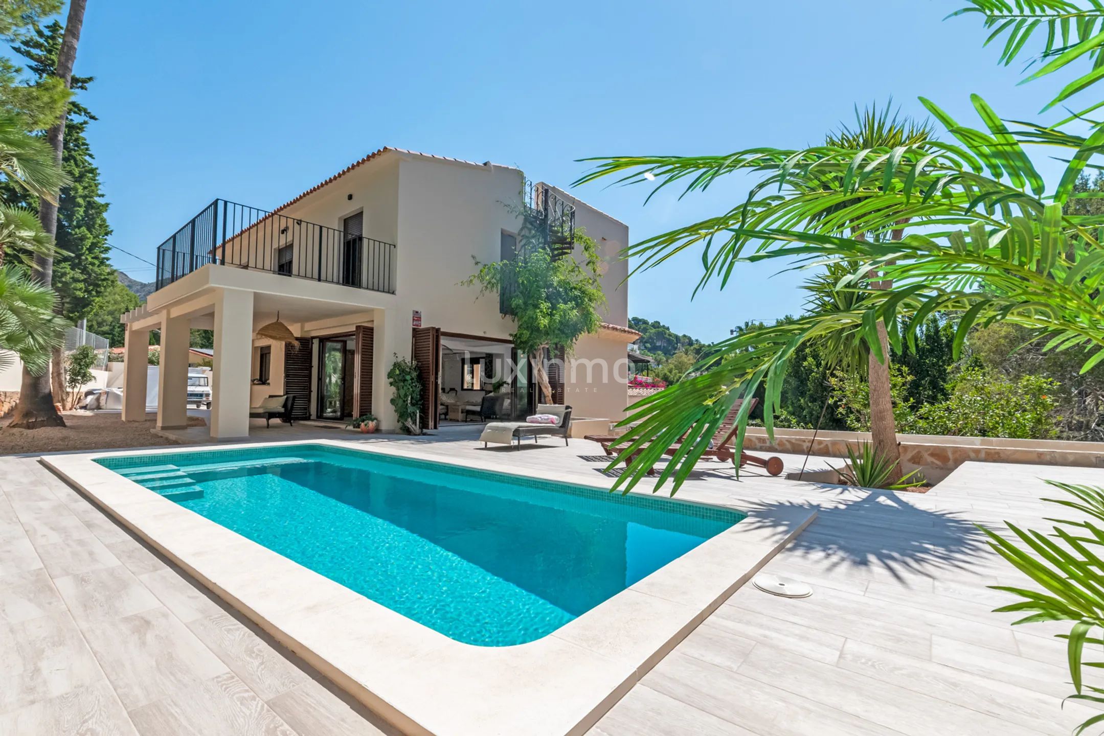 Beautiful villa with swimming pool for sale in Altea