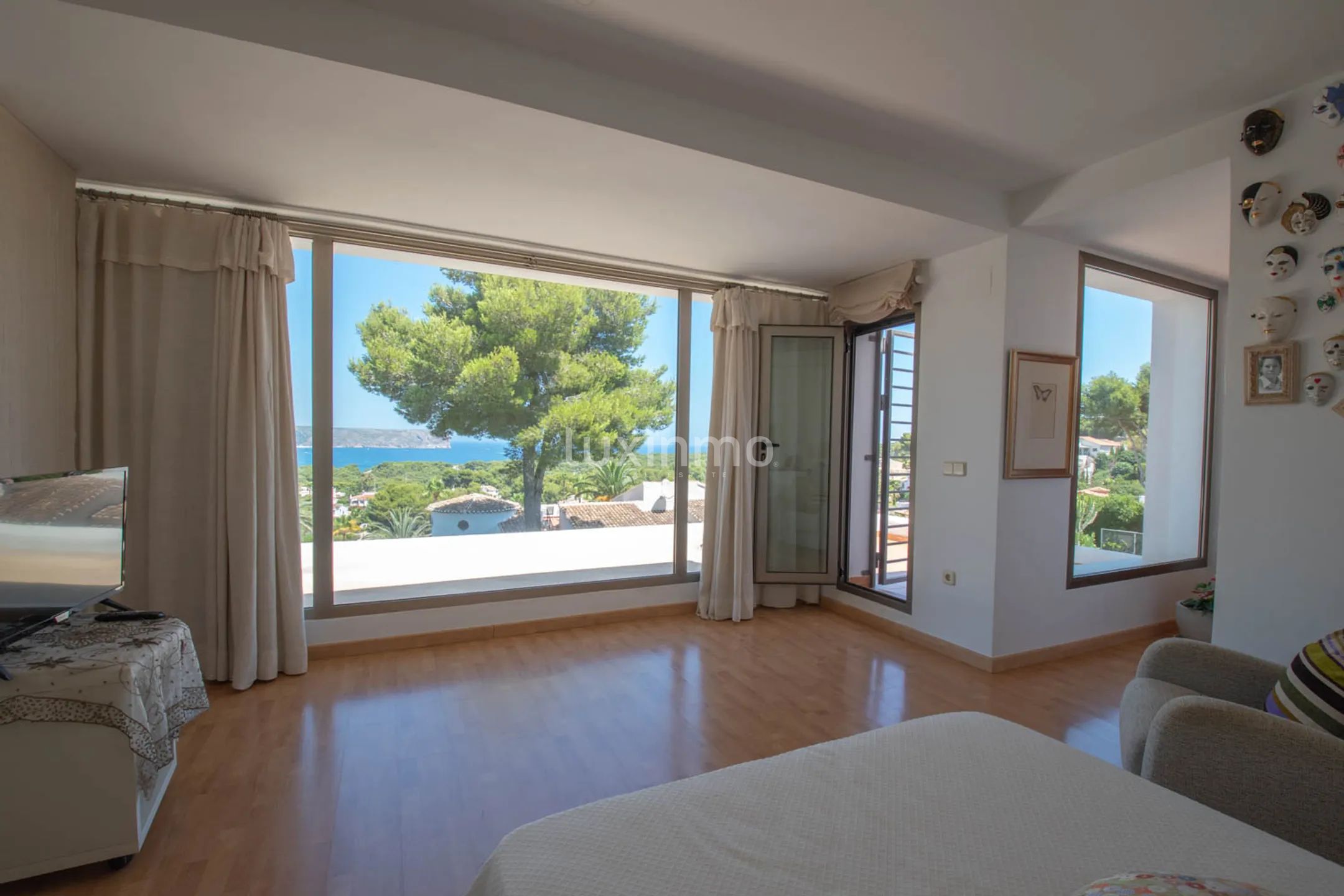 Villa with sea views in Javea — photo 32