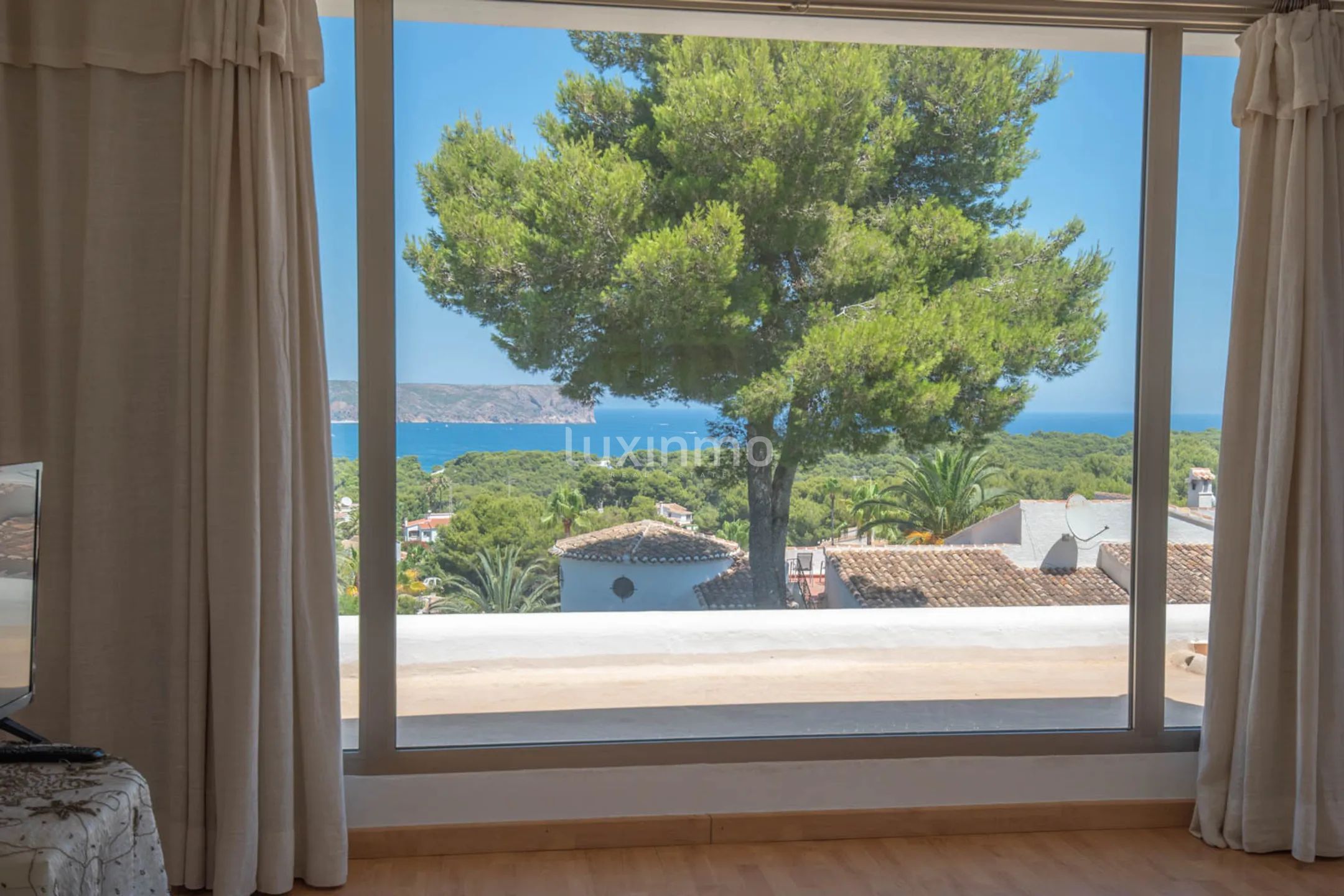 Villa with sea views in Javea — photo 33