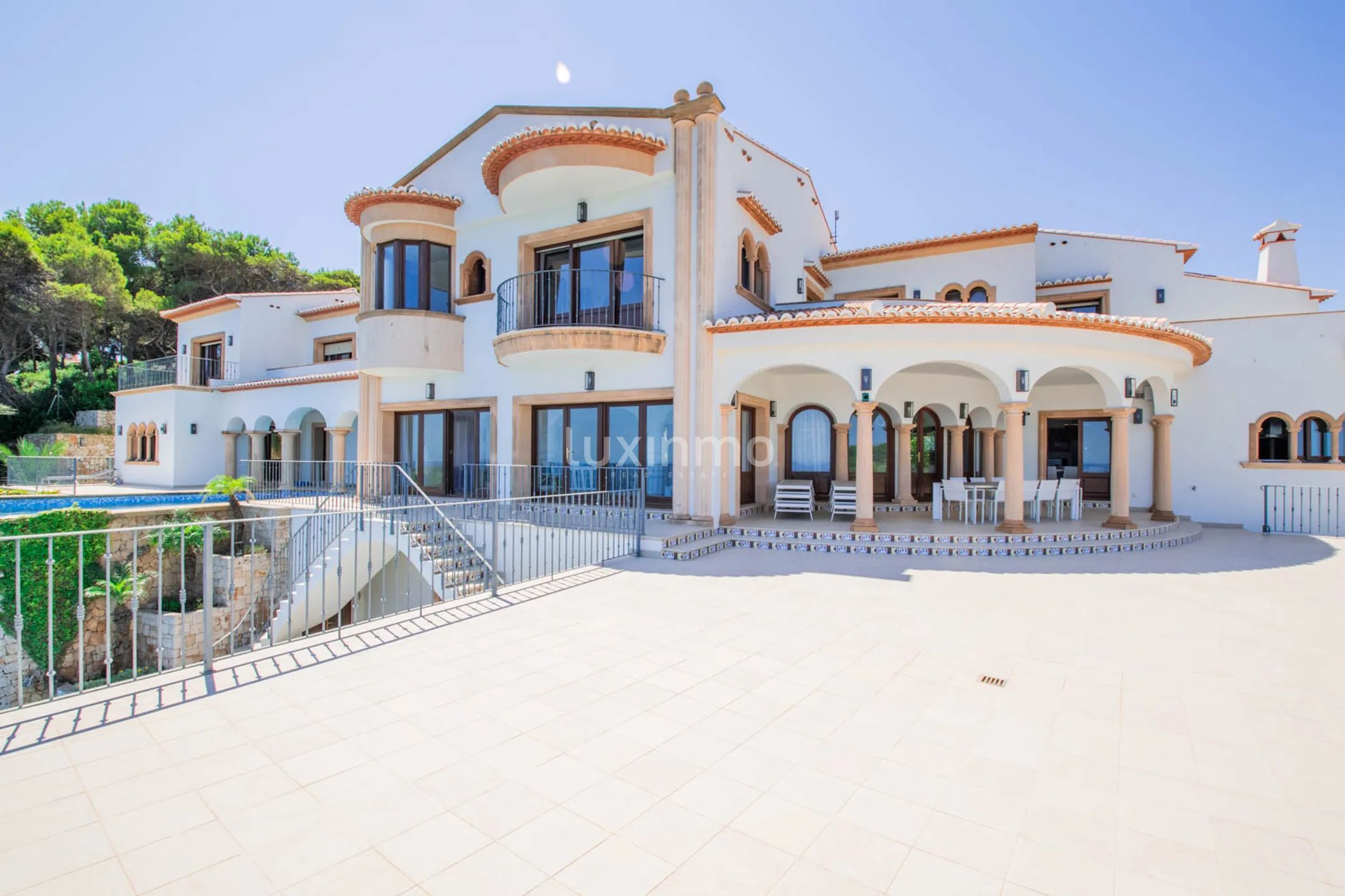 Luxurious mansion on the first sea line in Javea — photo 10
