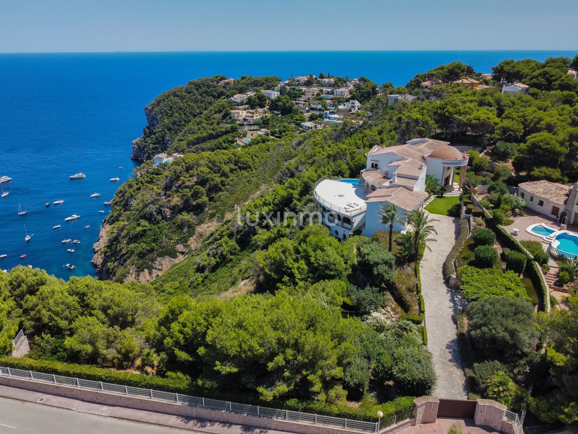 Luxurious mansion on the first sea line in Javea — photo 4