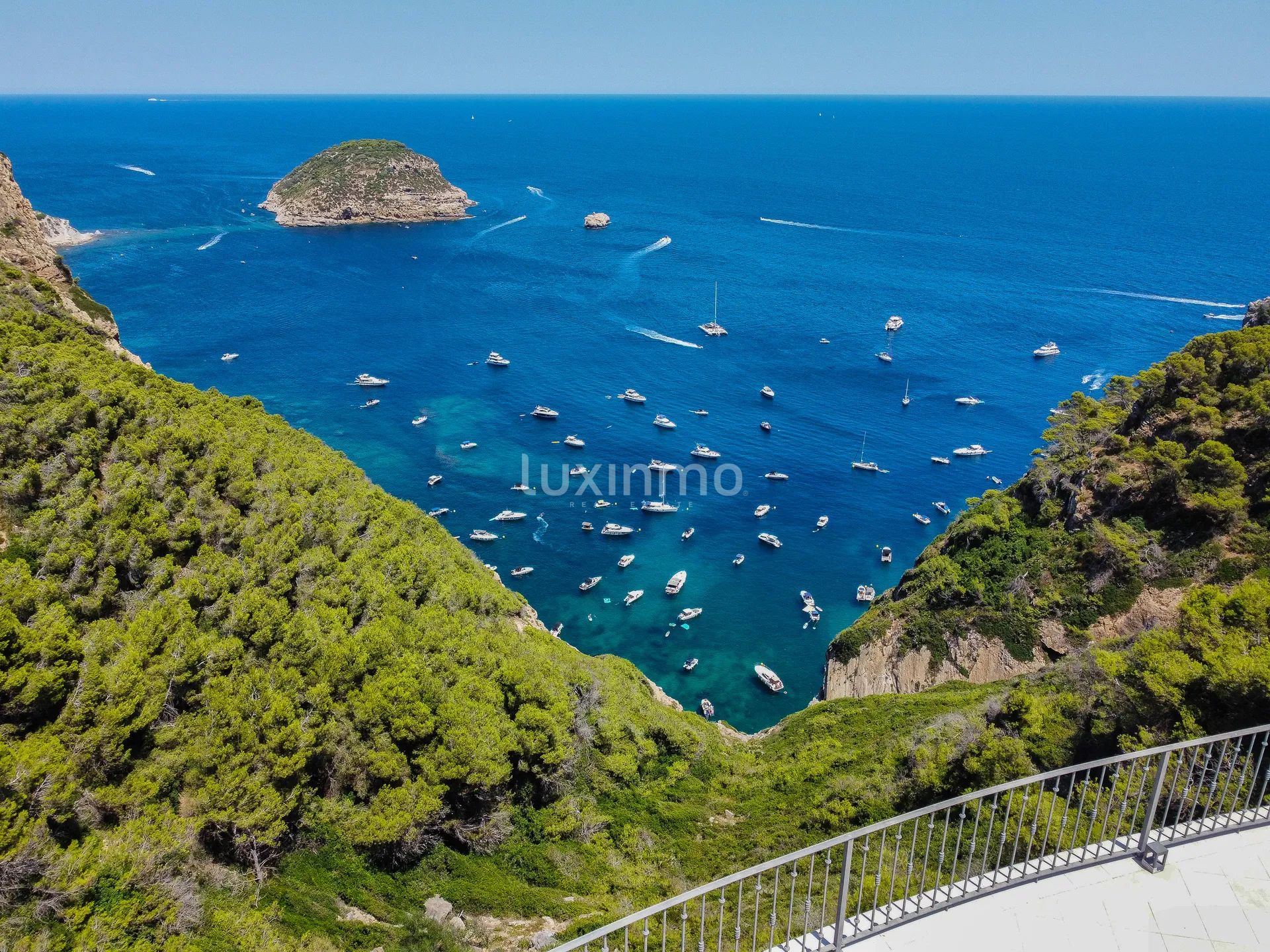 Luxurious mansion on the first sea line in Javea — photo 9