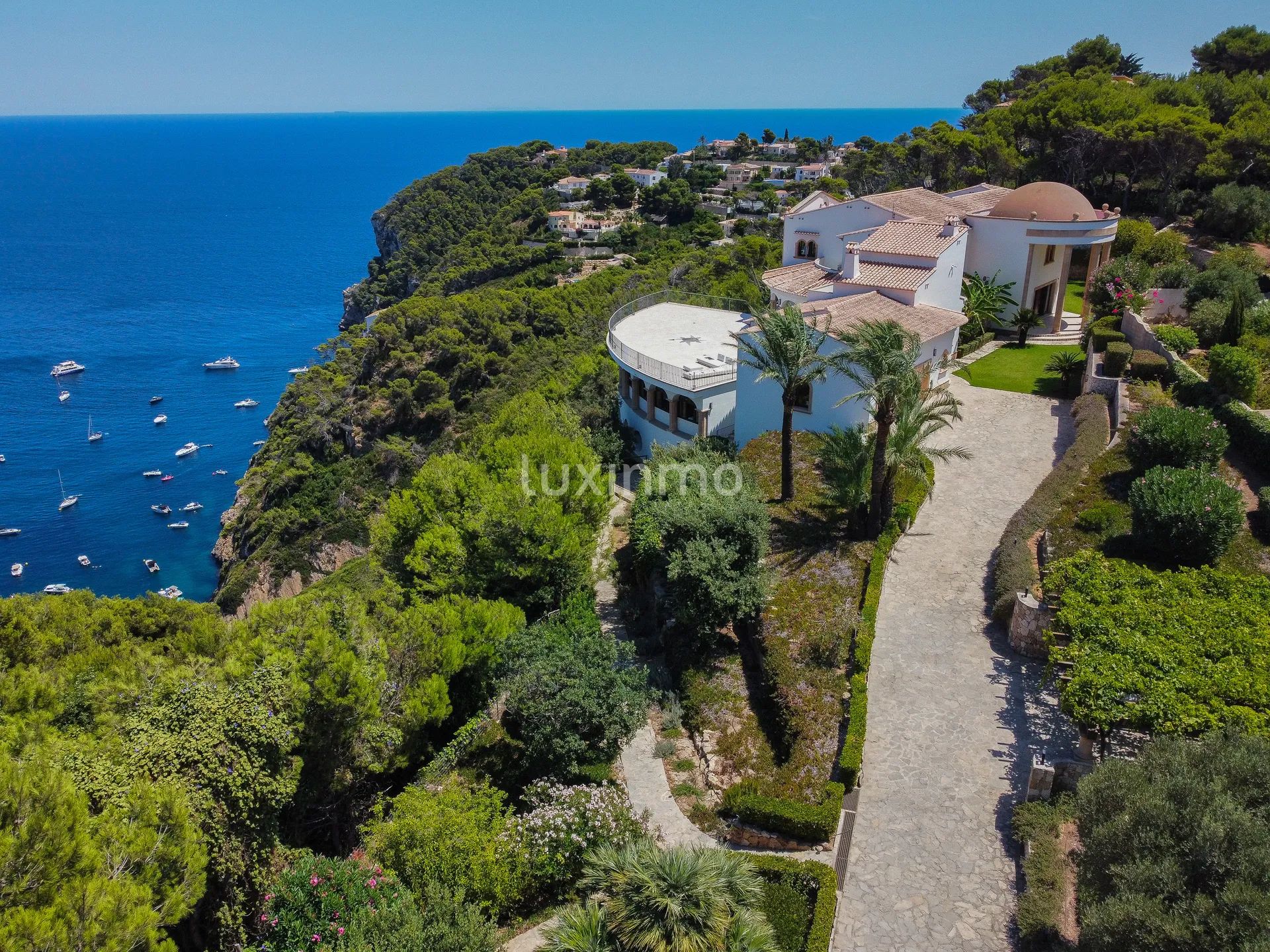 Luxurious mansion on the first sea line in Javea — photo 7