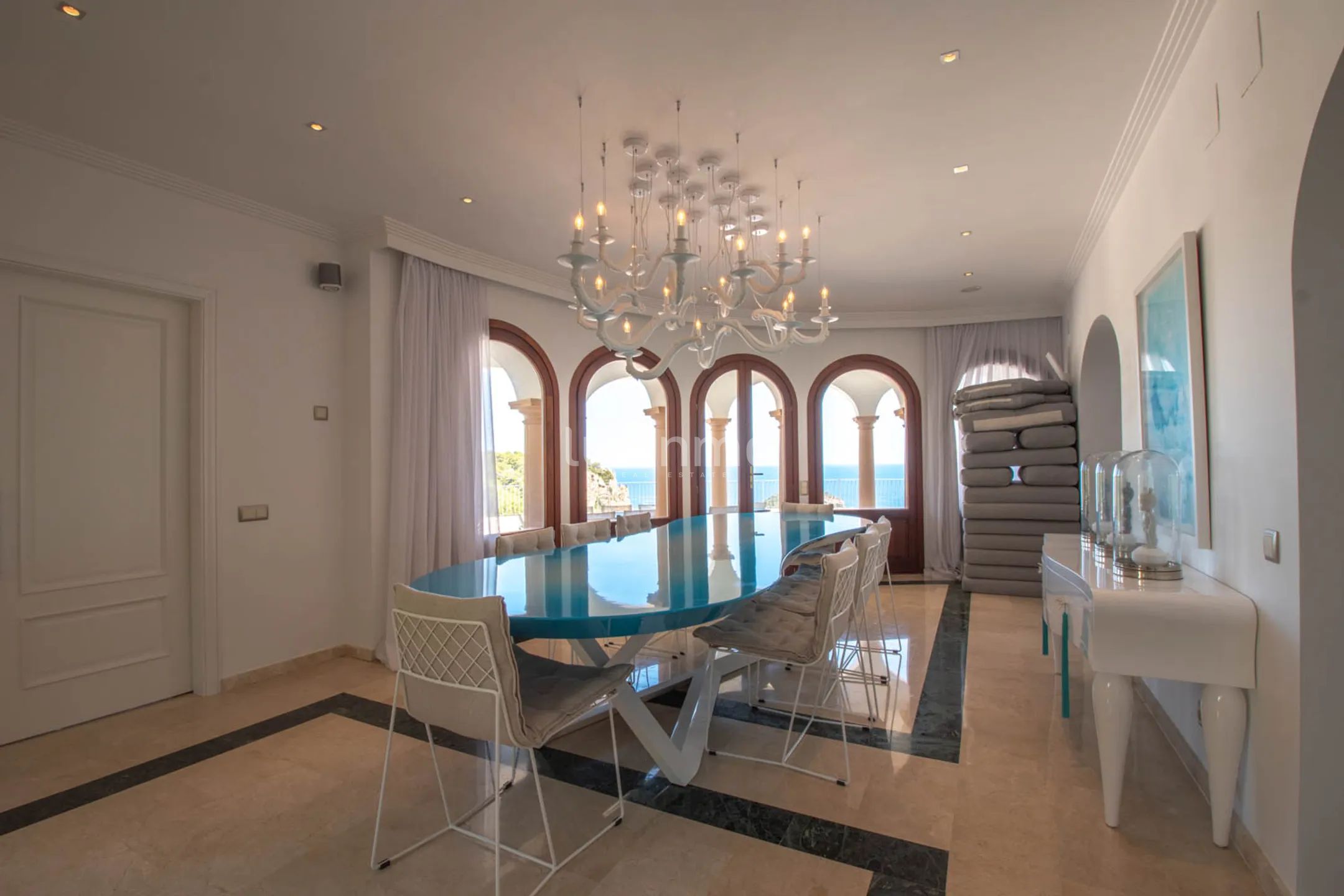 Luxurious mansion on the first sea line in Javea — photo 15