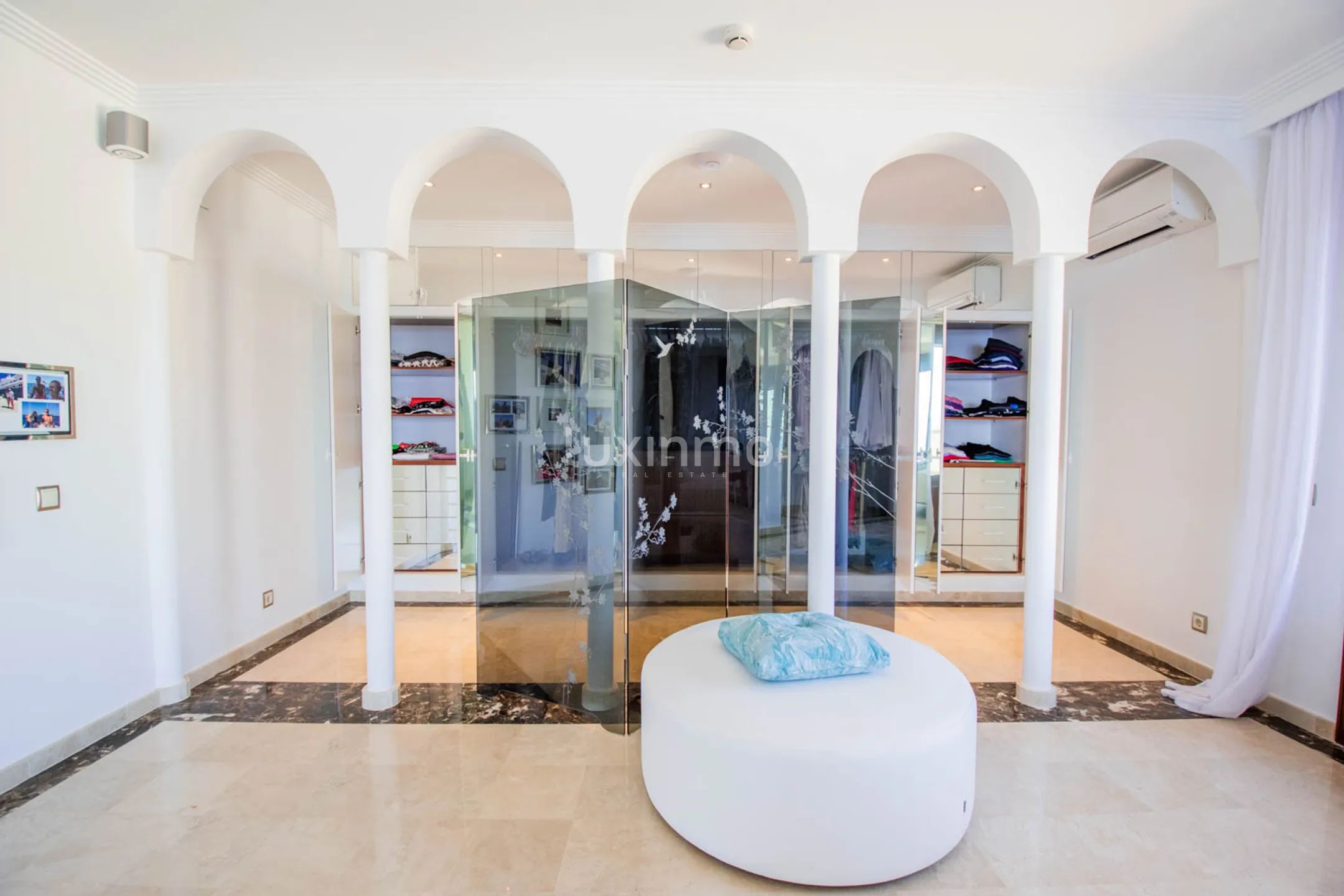 Luxurious mansion on the first sea line in Javea — photo 17
