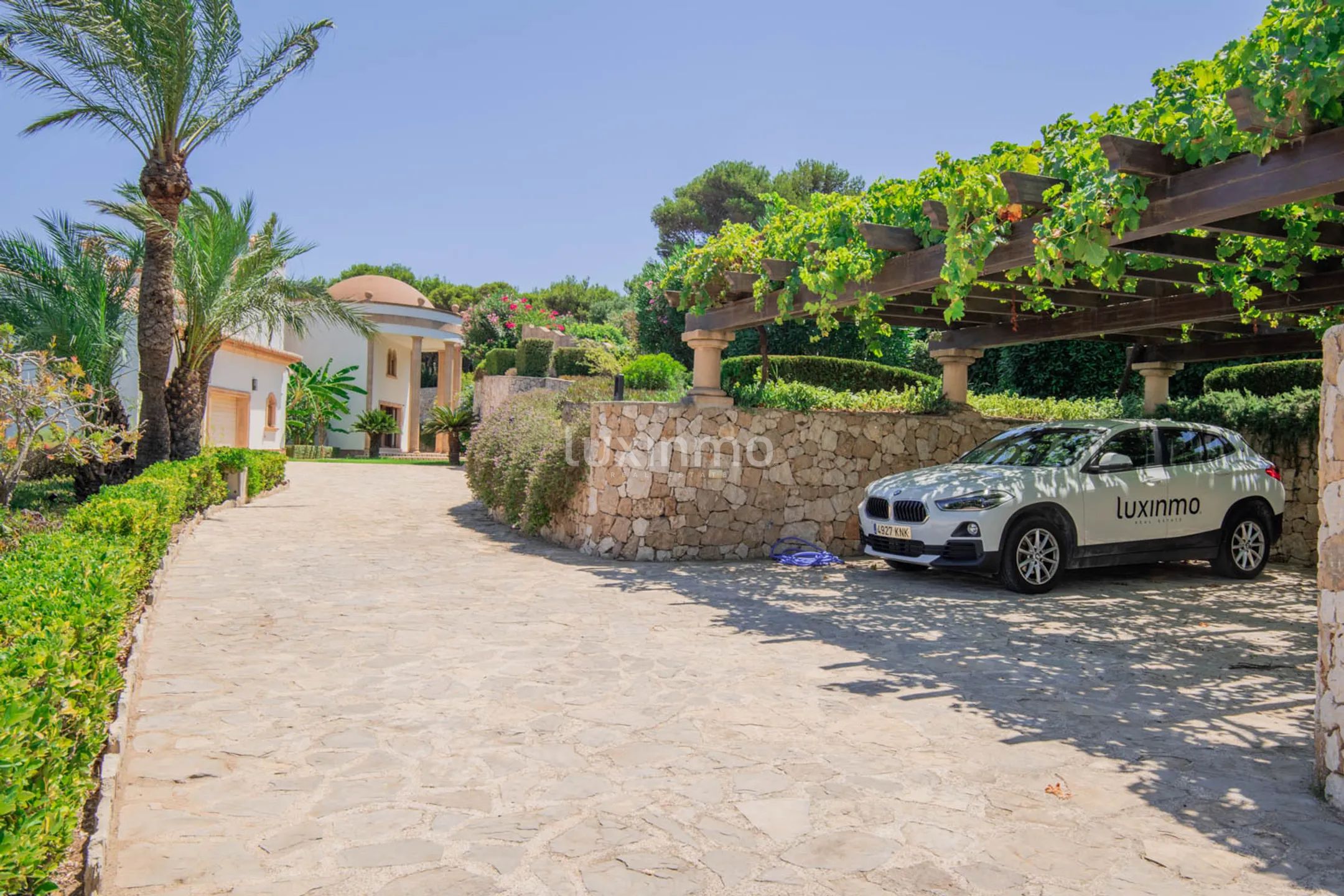 Luxurious mansion on the first sea line in Javea — photo 11