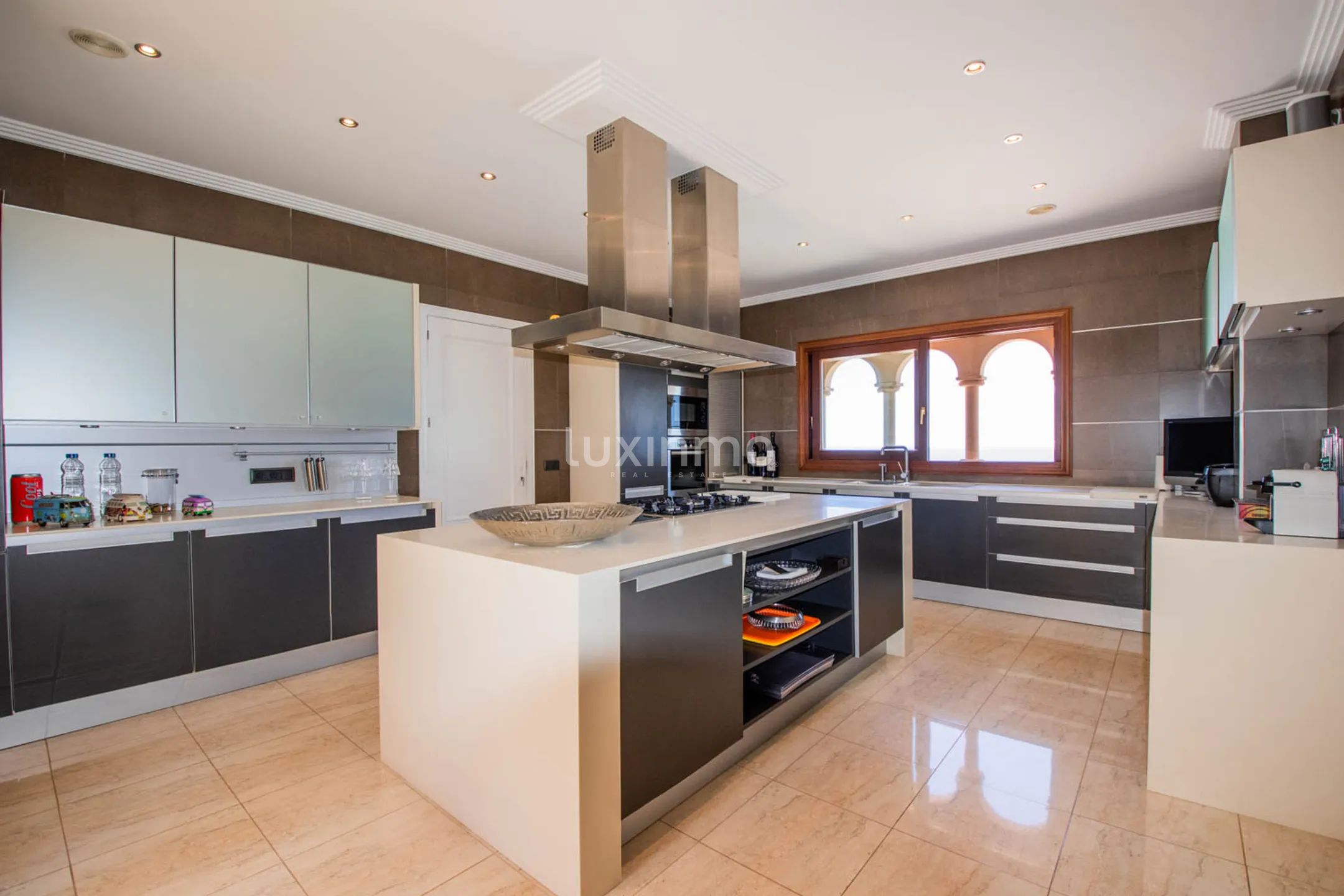 Luxurious mansion on the first sea line in Javea — photo 21