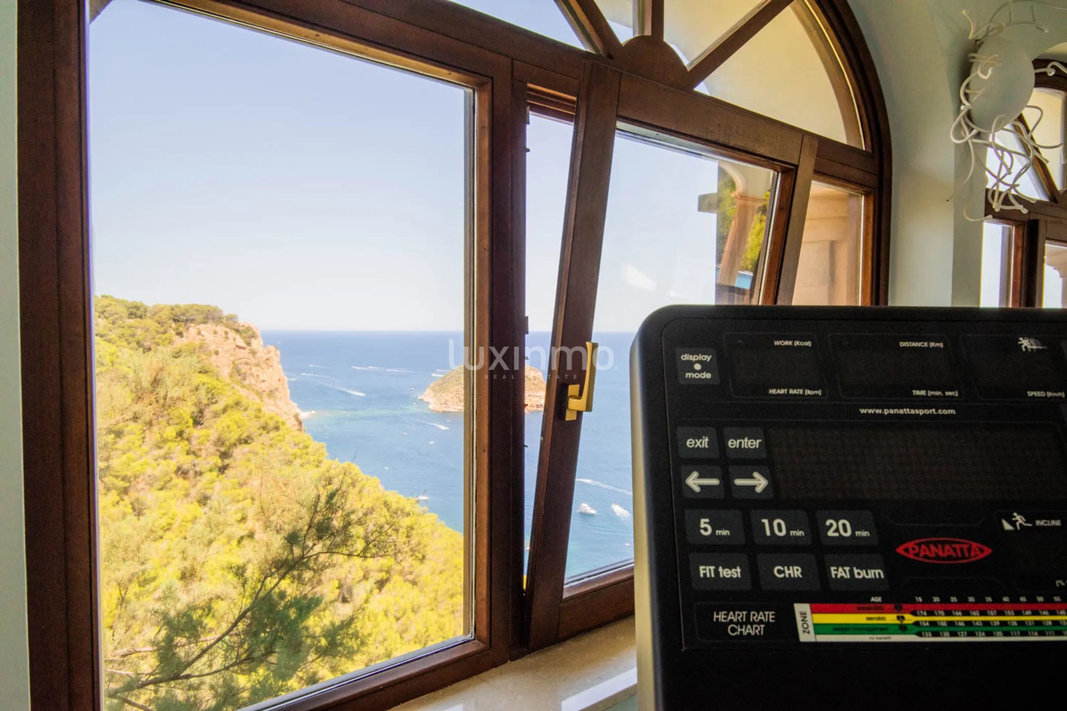 Luxurious mansion on the first sea line in Javea — photo 25