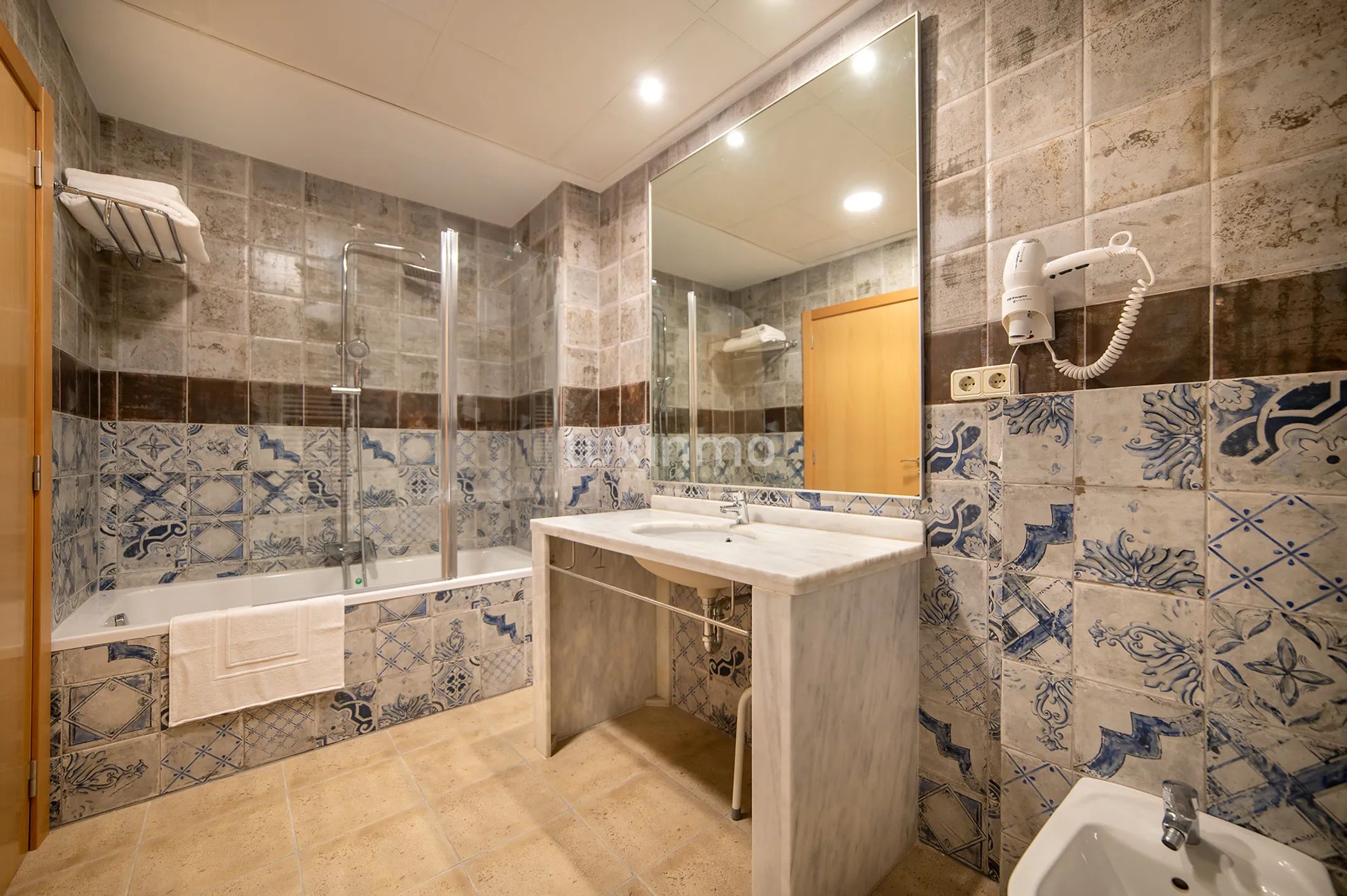 Luxury rural hotel with 20 rooms for sale in Quatretondeta — photo 40