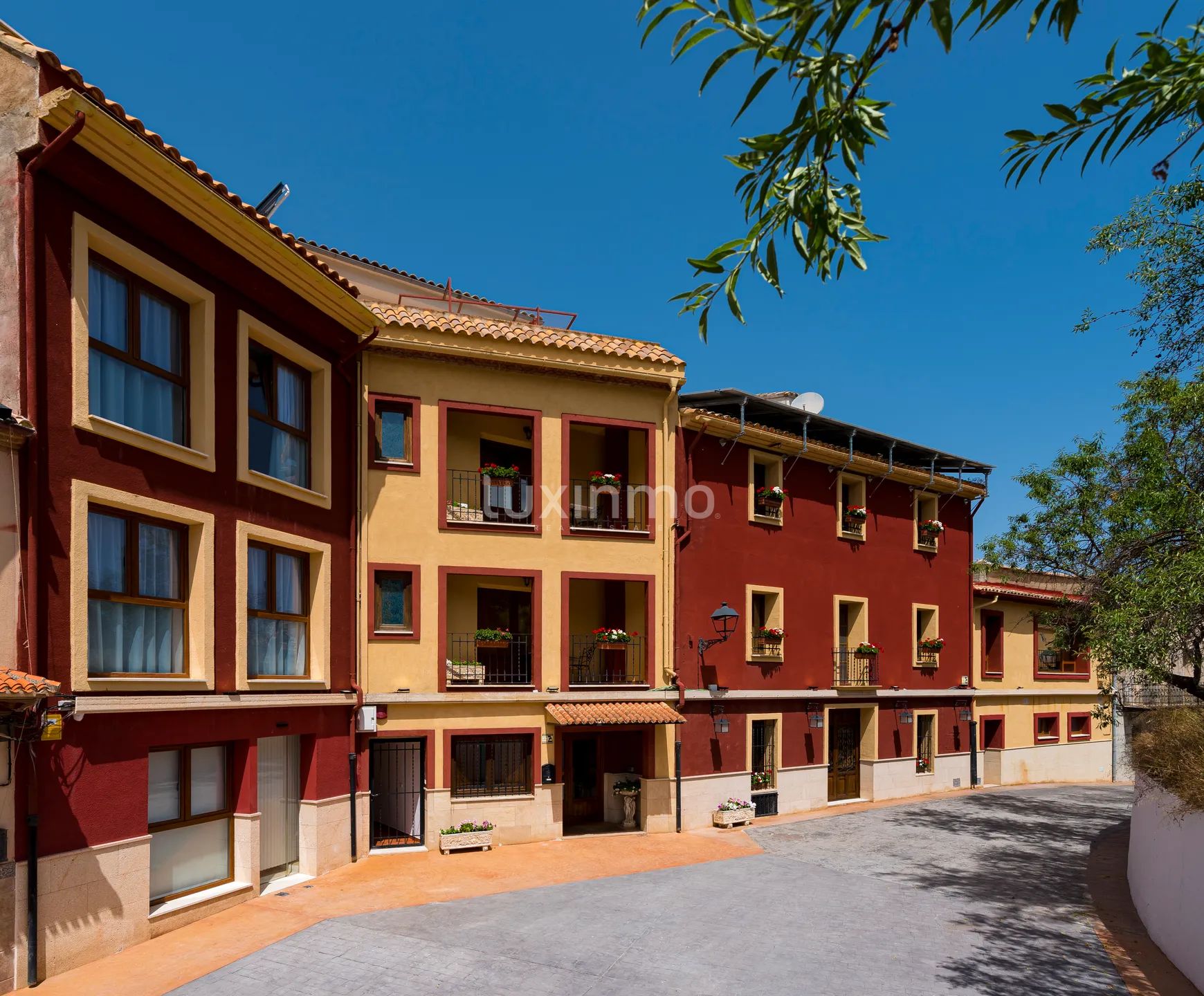 Luxury rural hotel with 20 rooms for sale in Quatretondeta — photo 1