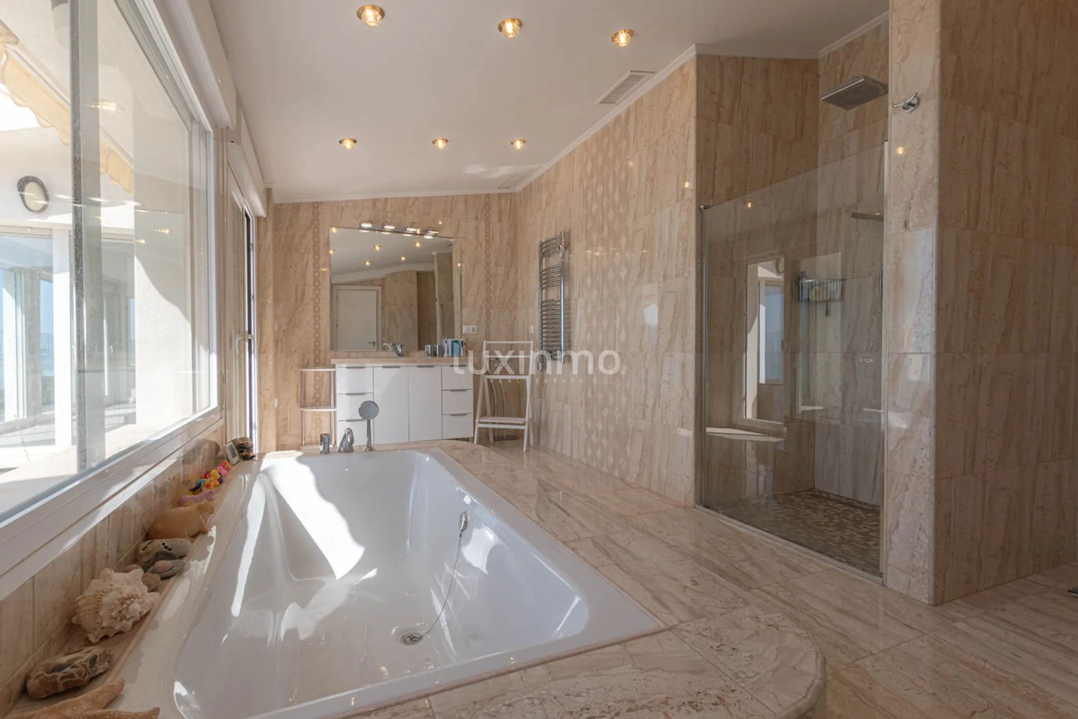 Penthouse with sea views for annual rent in Mascarat — photo 21