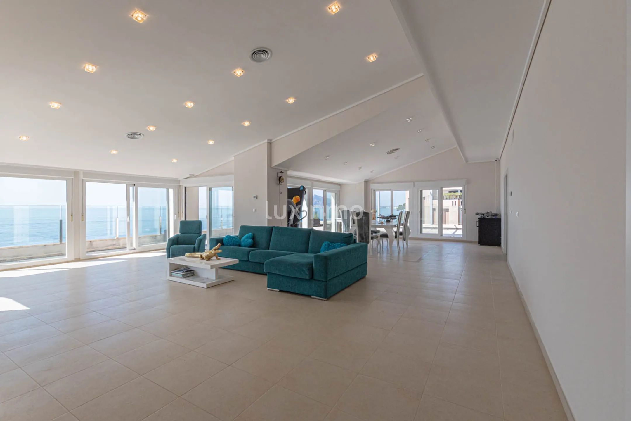 Penthouse with sea views for annual rent in Mascarat — photo 7
