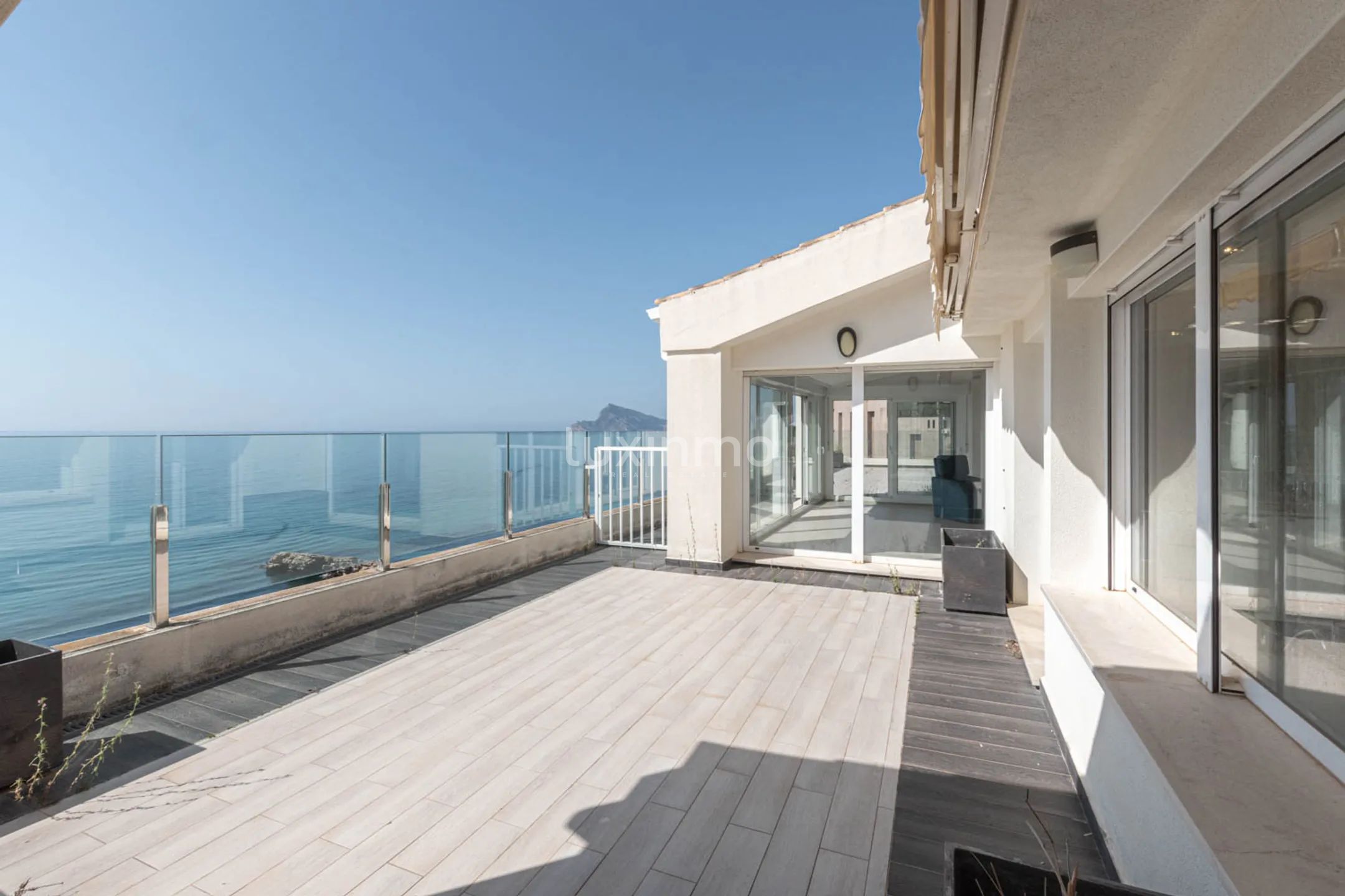 Penthouse with sea views for annual rent in Mascarat — photo 4