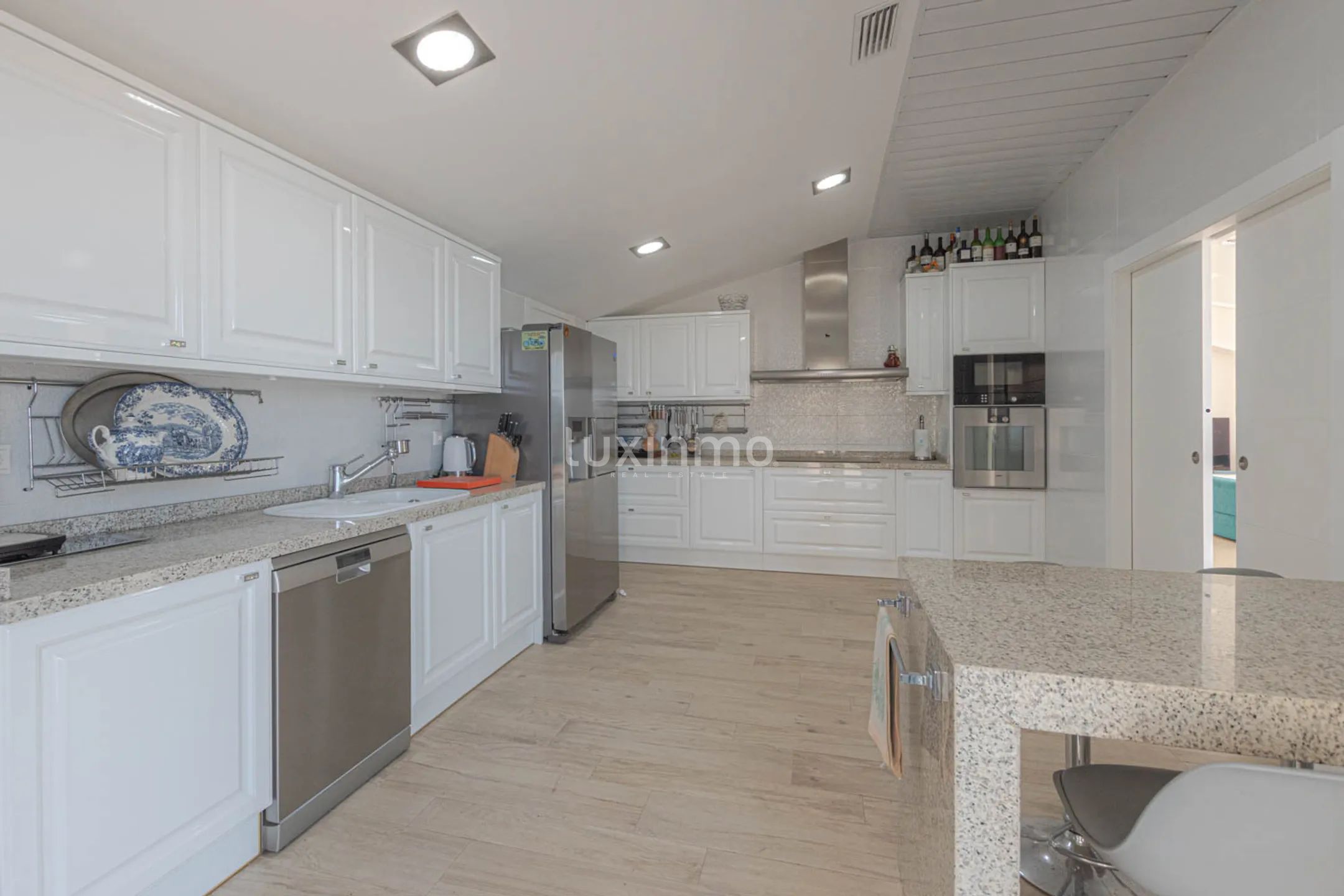 Penthouse with sea views for annual rent in Mascarat — photo 12
