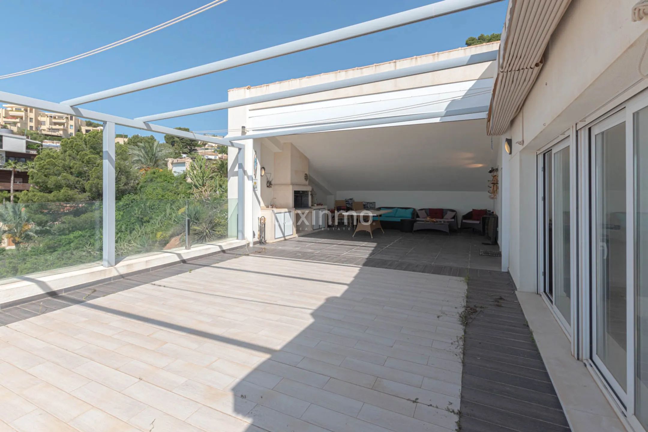 Penthouse with sea views for annual rent in Mascarat — photo 16
