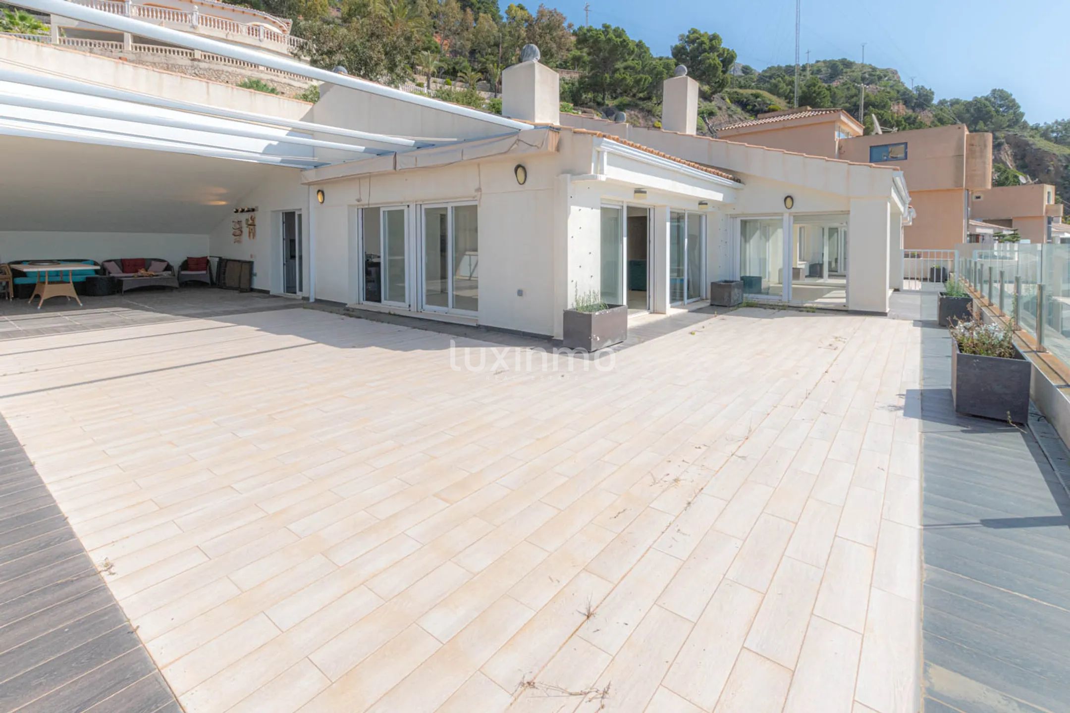 Penthouse with sea views for annual rent in Mascarat — photo 18