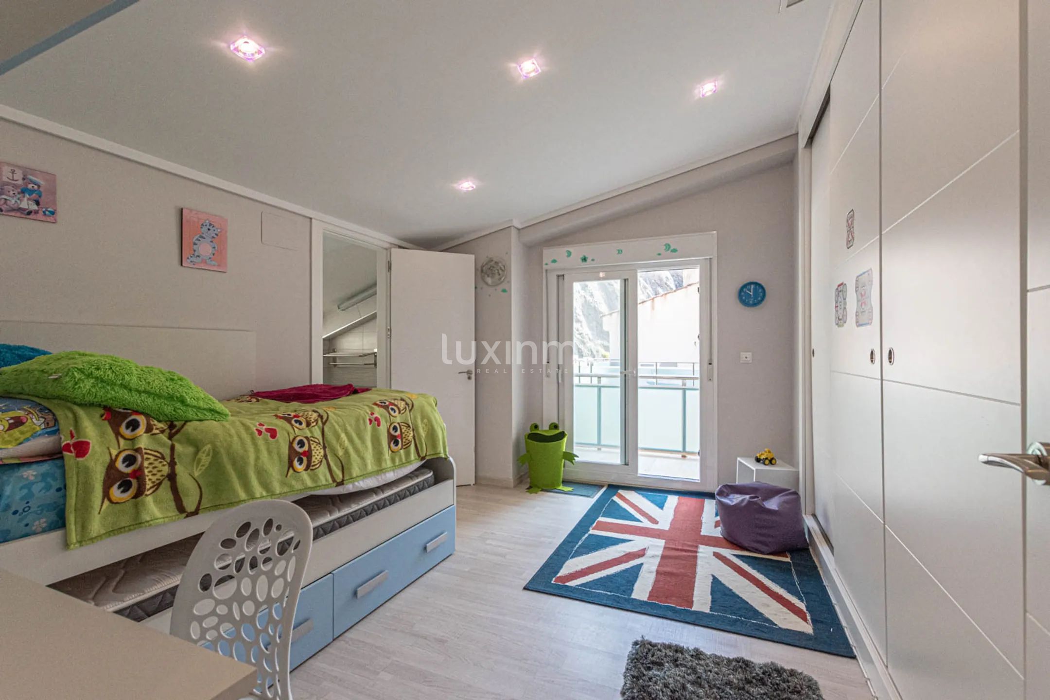 Penthouse with sea views for annual rent in Mascarat — photo 28