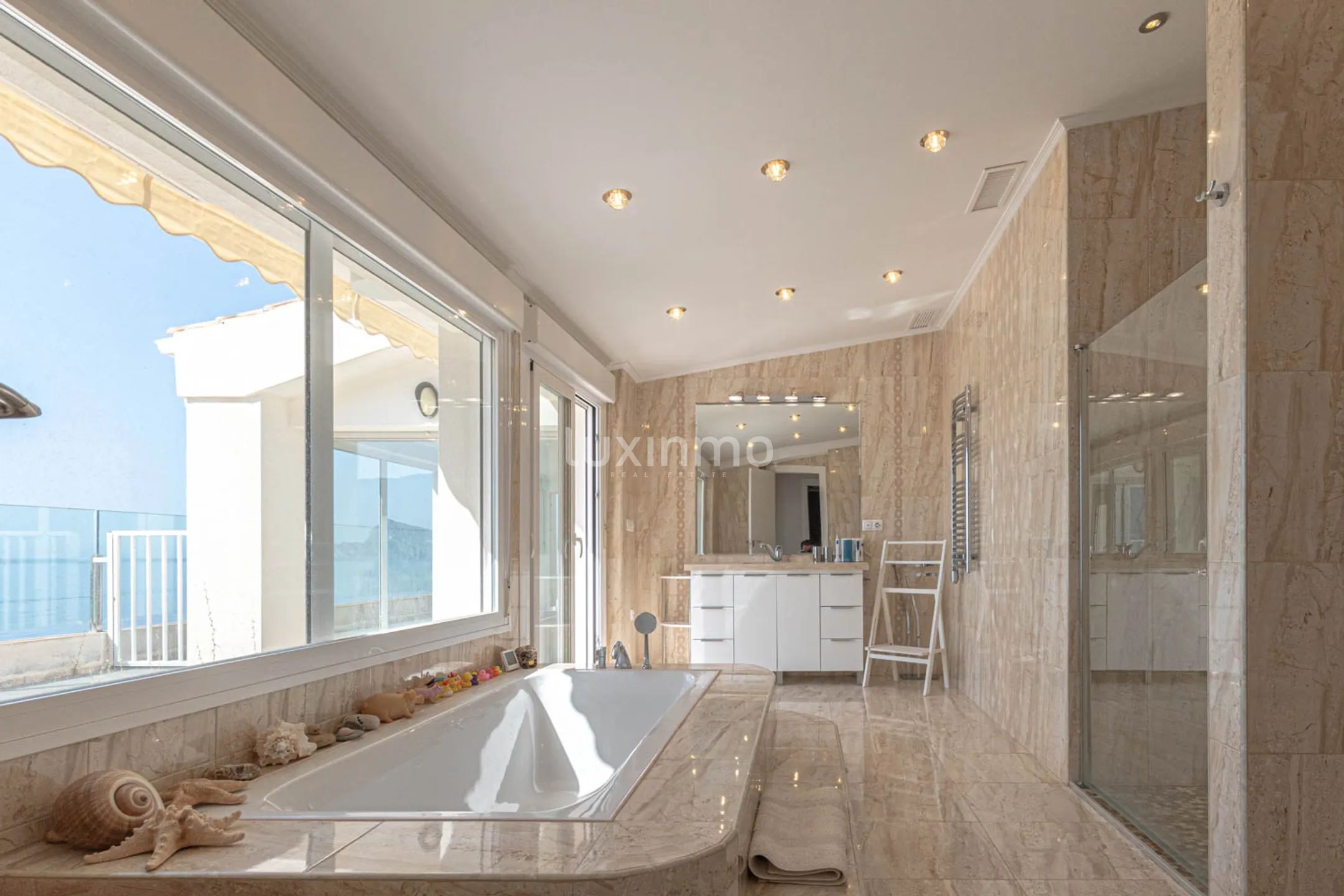 Penthouse with sea views for annual rent in Mascarat — photo 19