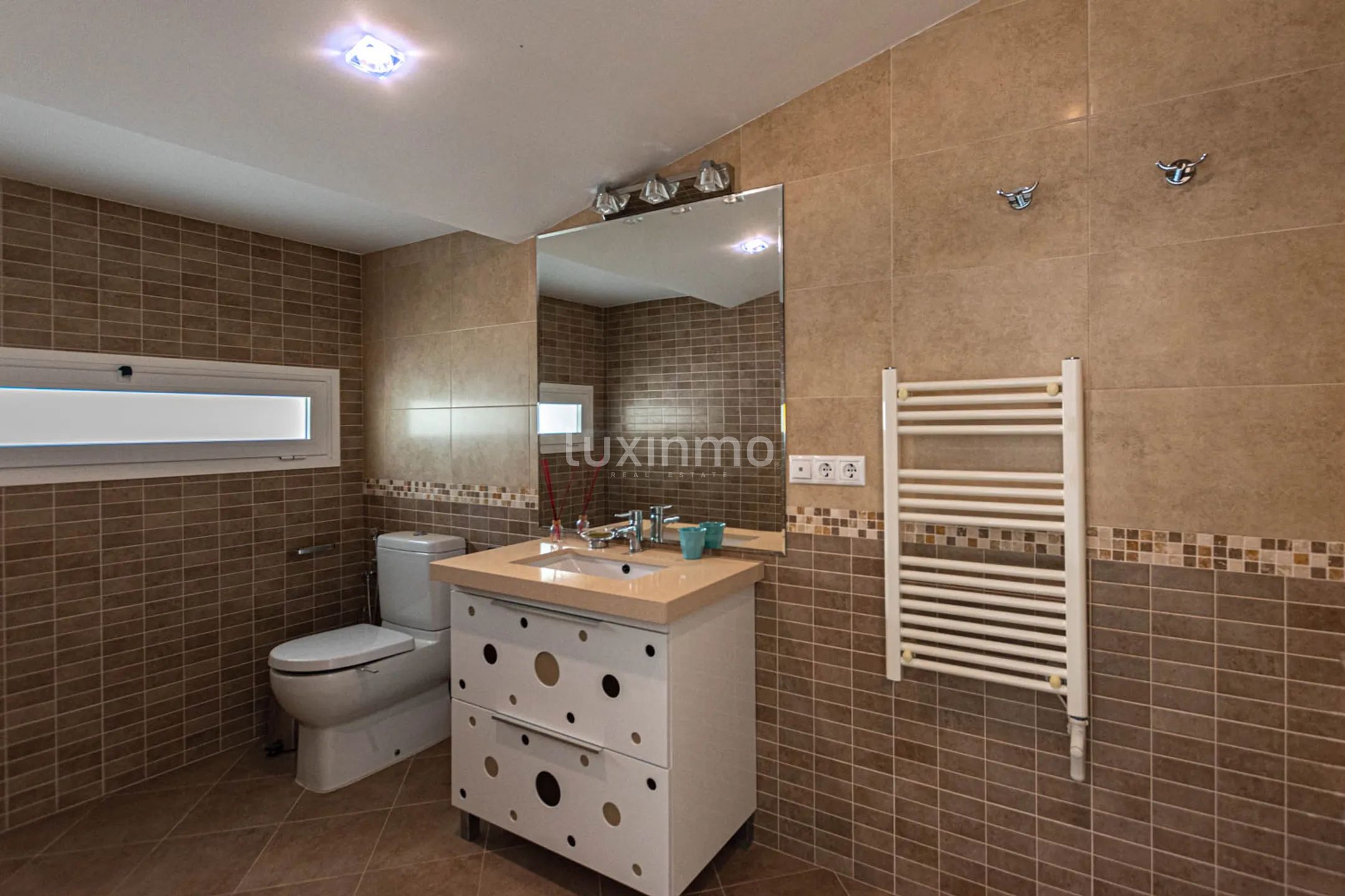 Penthouse with sea views for annual rent in Mascarat — photo 32