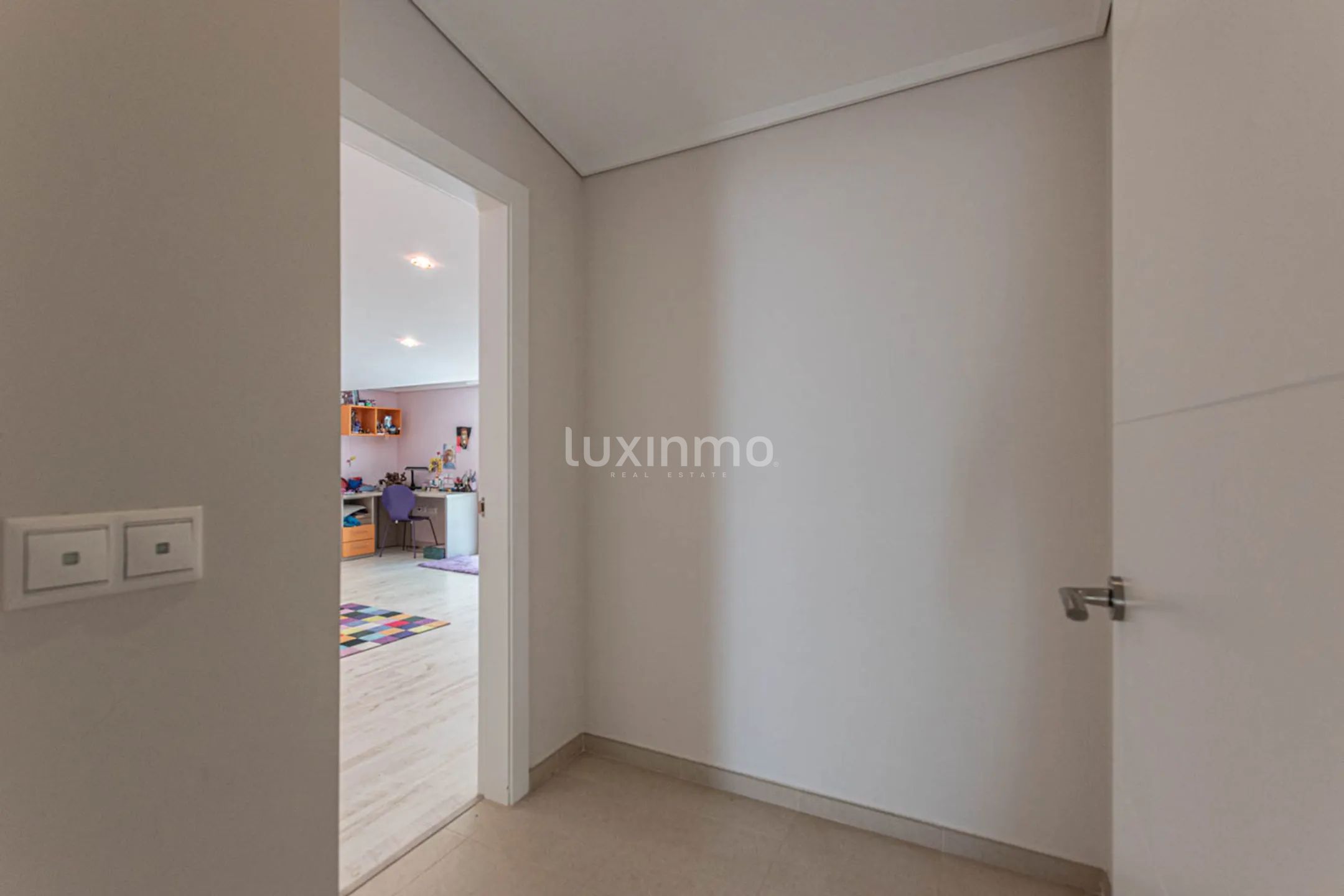 Penthouse with sea views for annual rent in Mascarat — photo 25
