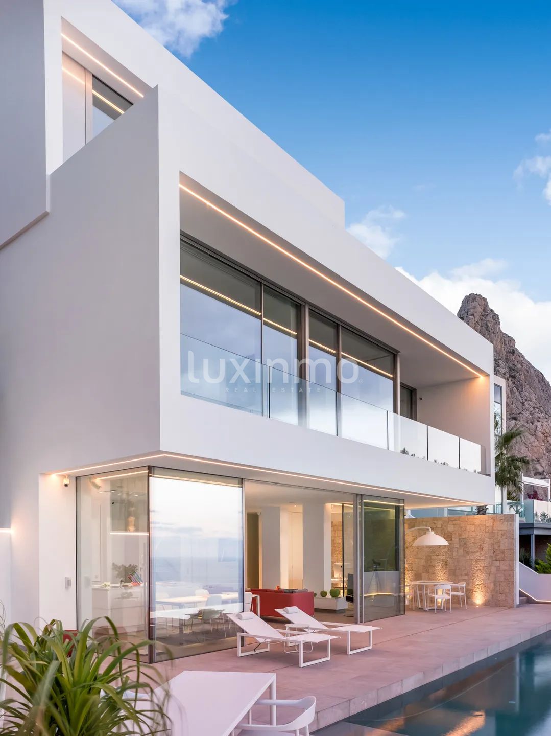 Moderna villa de lujo de nueva construcción en Mascarat con excepcionales vistas al mar y privacidad — photo 10