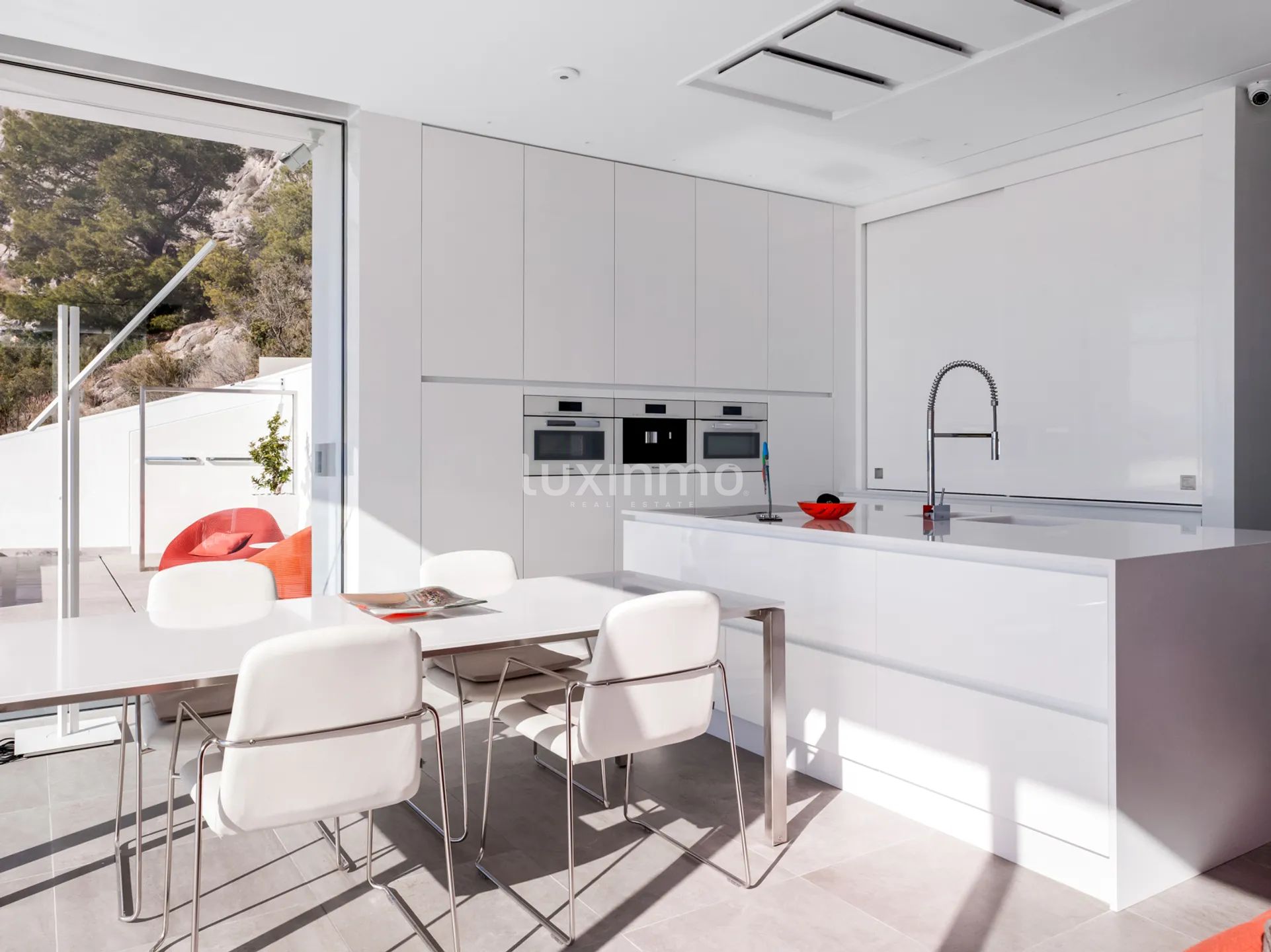 Moderna villa de lujo de nueva construcción en Mascarat con excepcionales vistas al mar y privacidad — photo 28