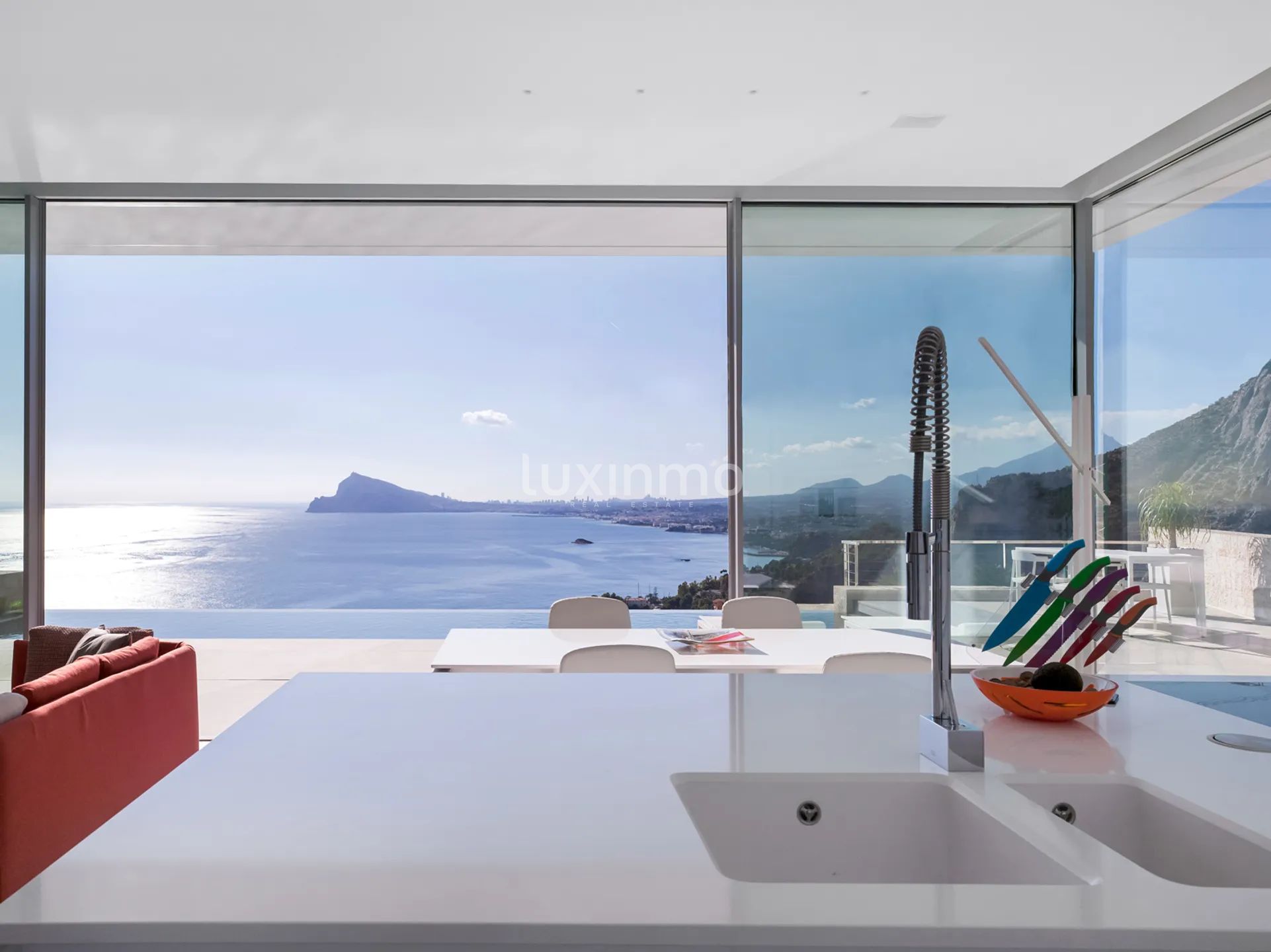 Moderna villa de lujo de nueva construcción en Mascarat con excepcionales vistas al mar y privacidad — photo 26