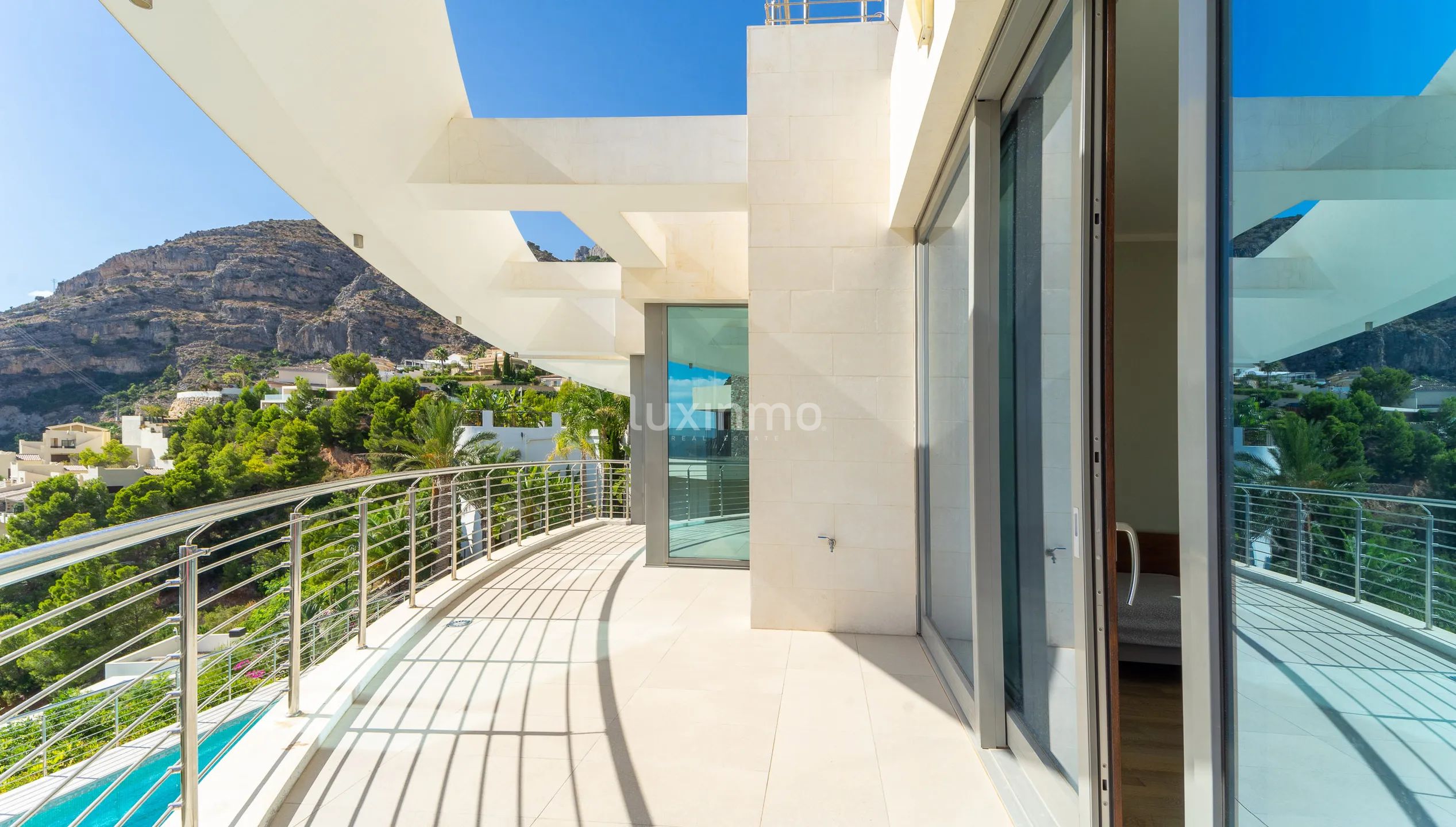 Modern villa with sea views in Altea Hills — photo 27