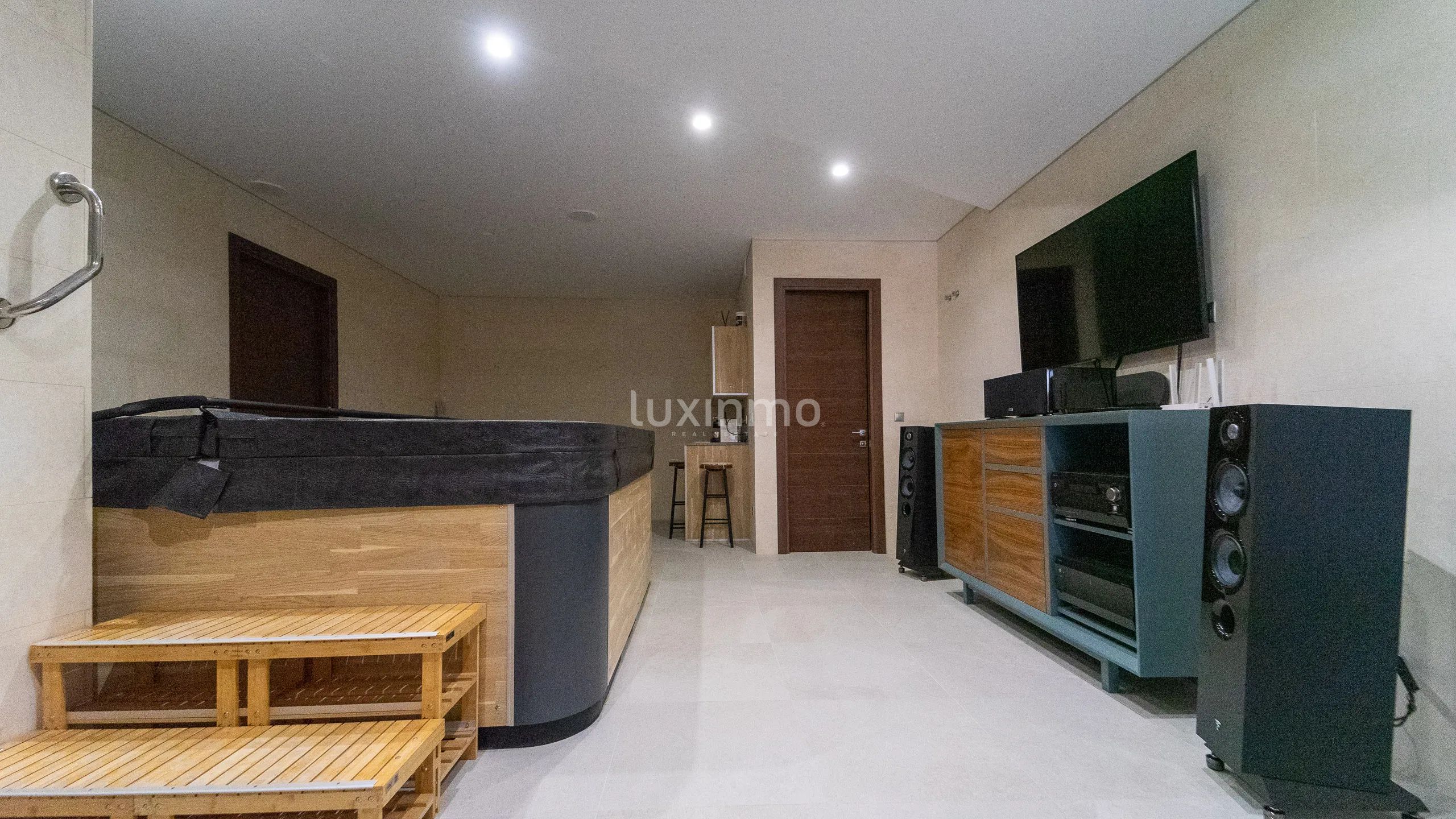 Modern villa with sea views in Altea Hills — photo 40