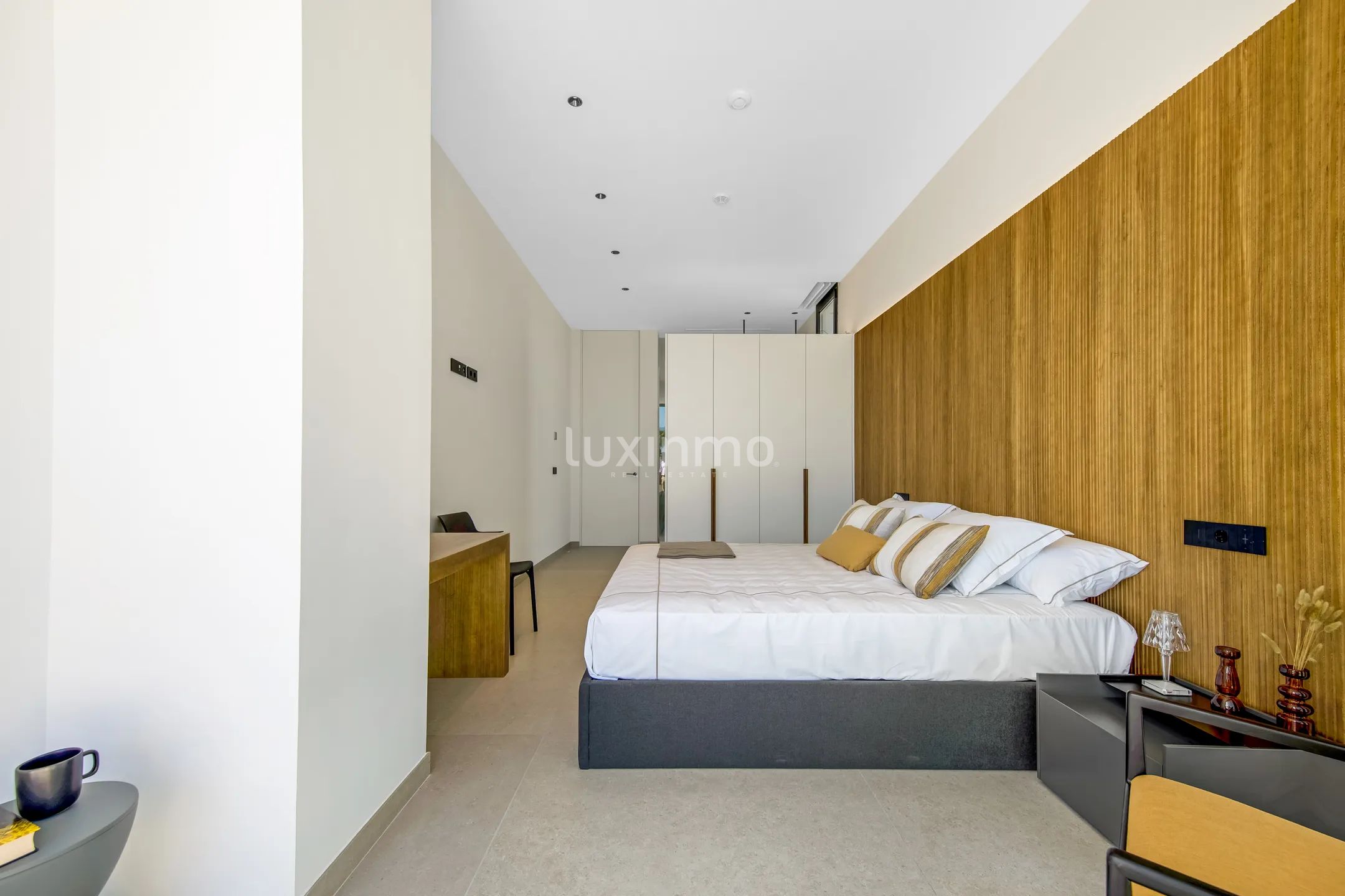 Large luxury villa for sale in Albir — photo 25