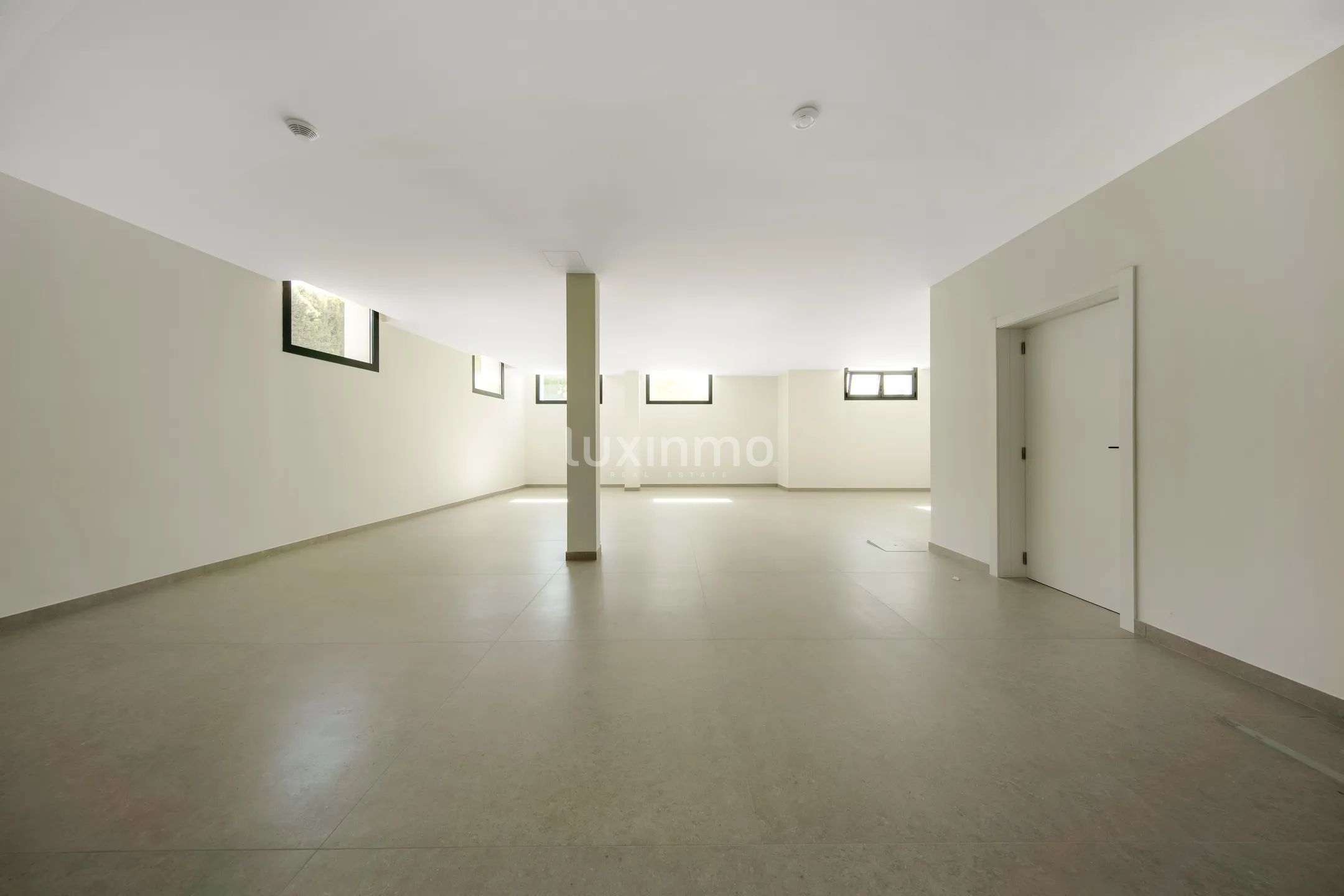 Large luxury villa for sale in Albir — photo 38