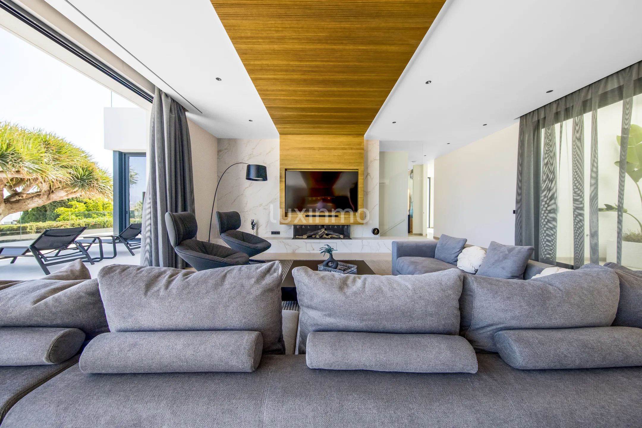 Large luxury villa for sale in Albir — photo 19