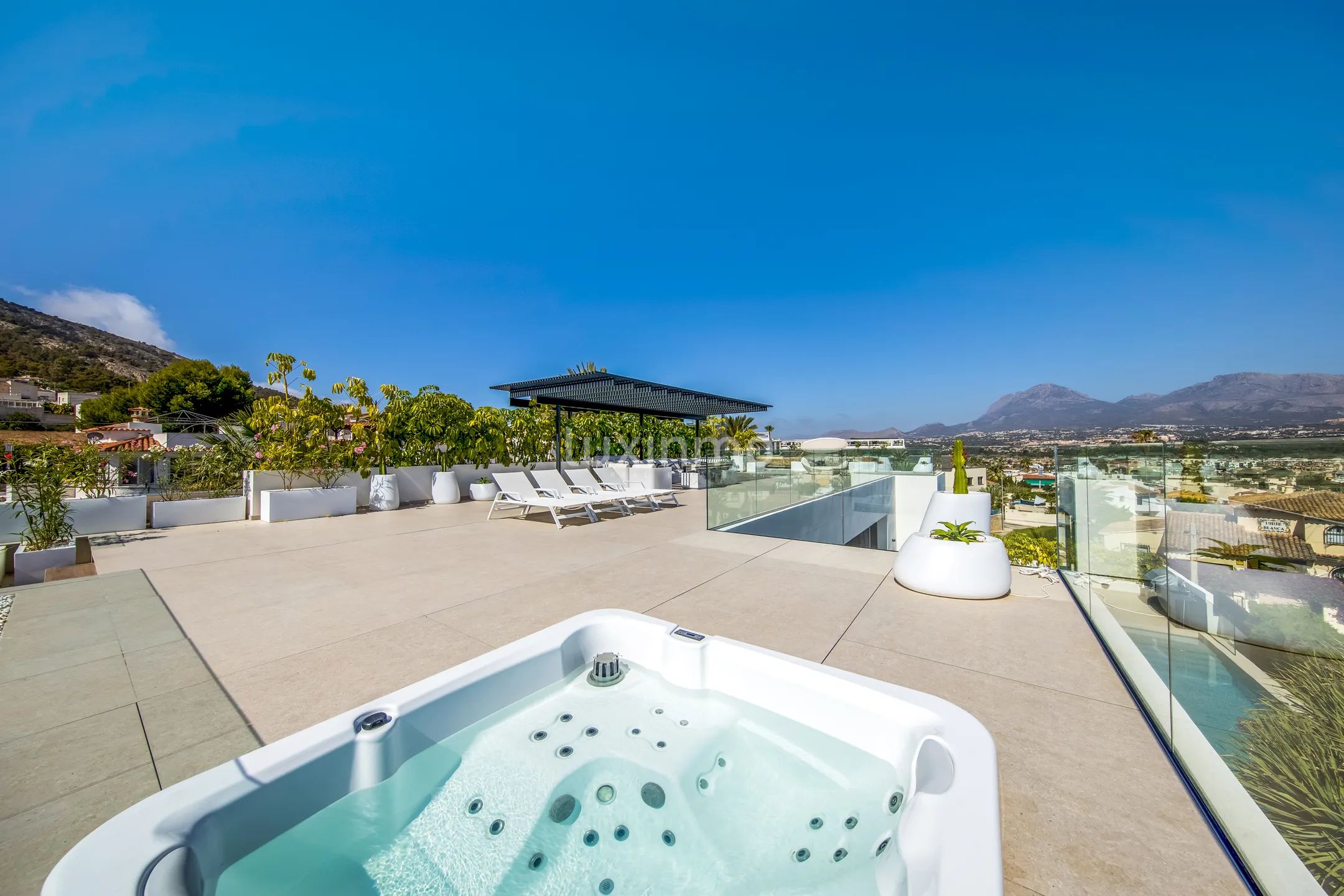 Large luxury villa for sale in Albir — photo 13