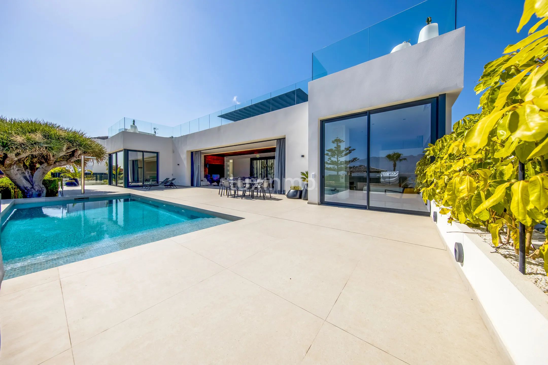 Large luxury villa for sale in Albir — photo 1