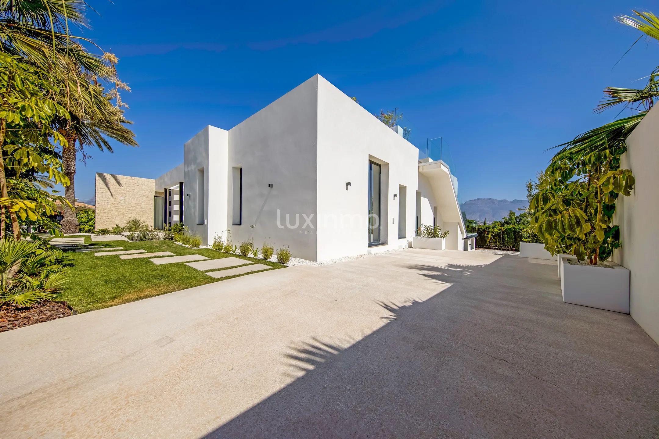 Large luxury villa for sale in Albir — photo 5