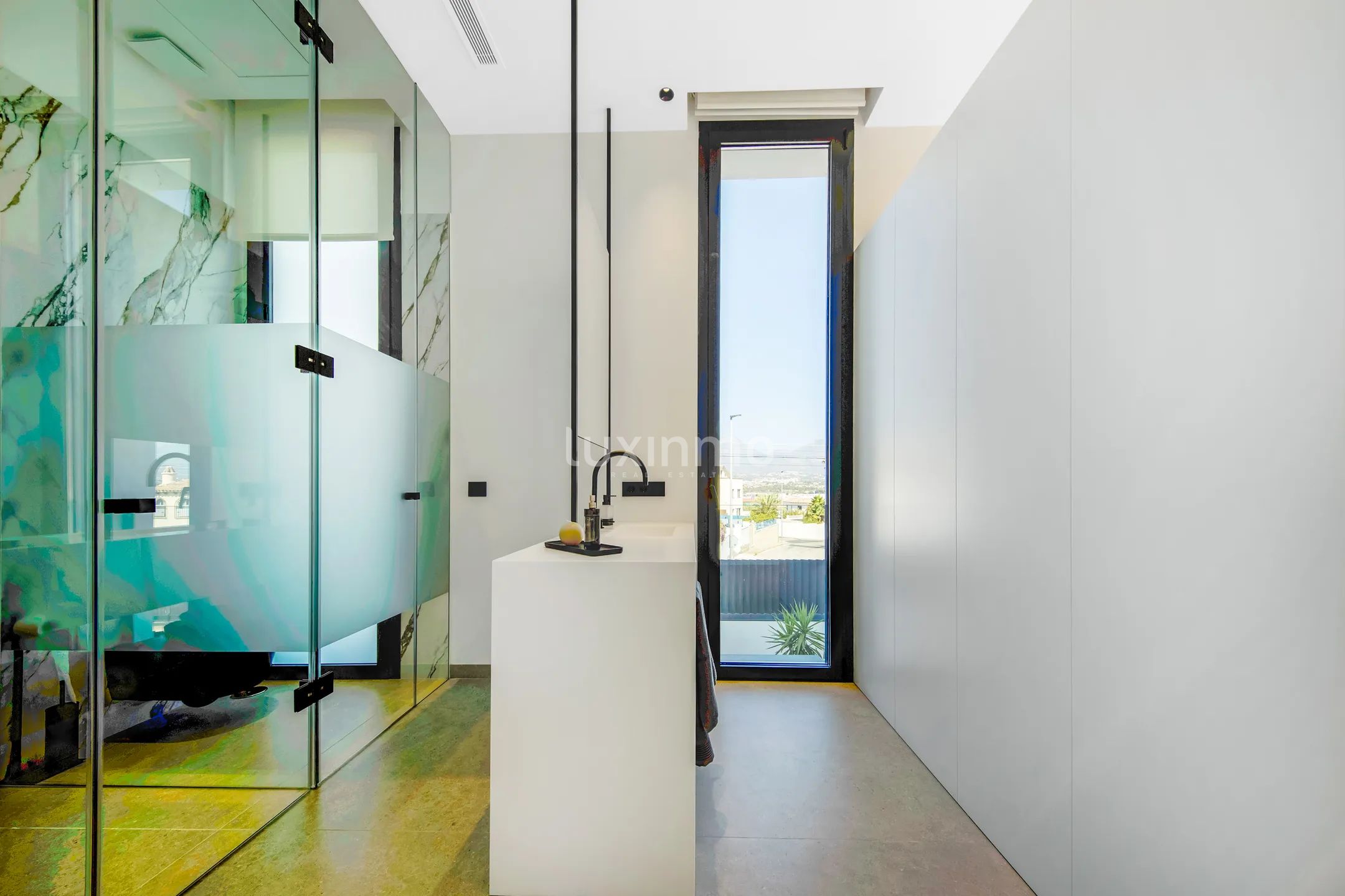 Large luxury villa for sale in Albir — photo 26